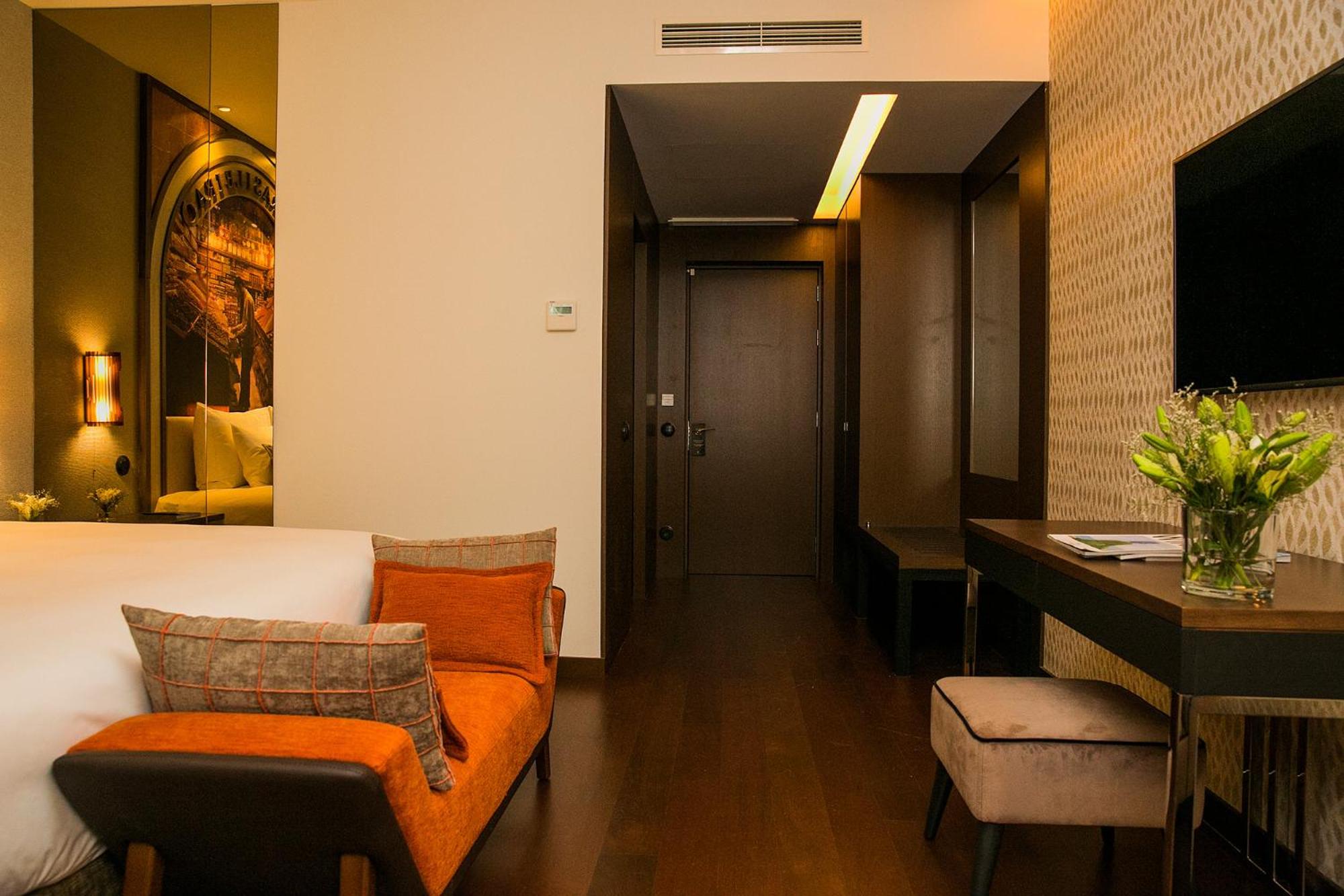 Superior Double or Twin Room with a View thumbnail 5