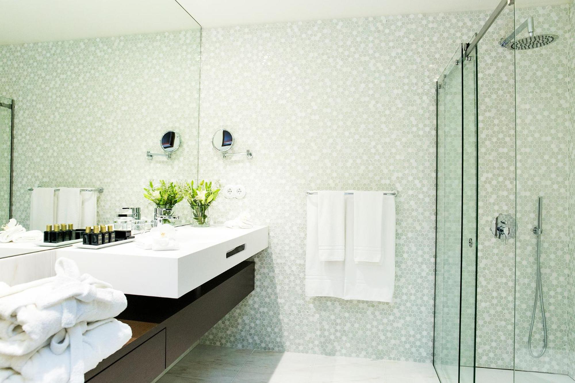 Superior Double or Twin Room thumbnail 5