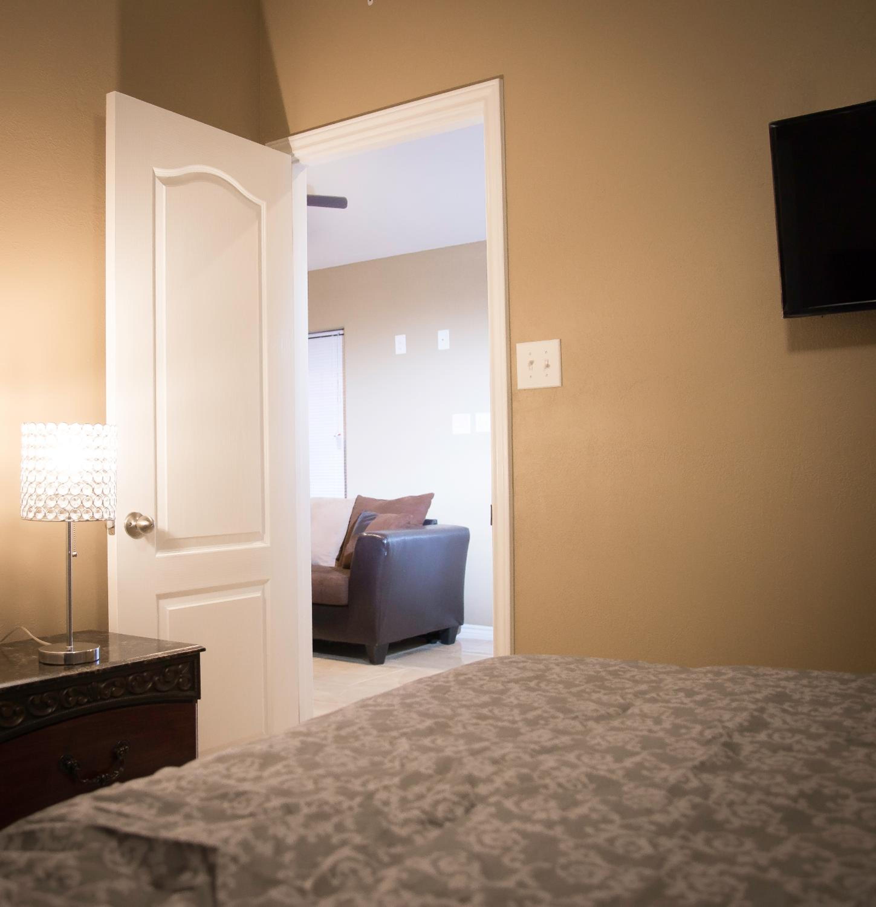 One-Bedroom House photo 1
