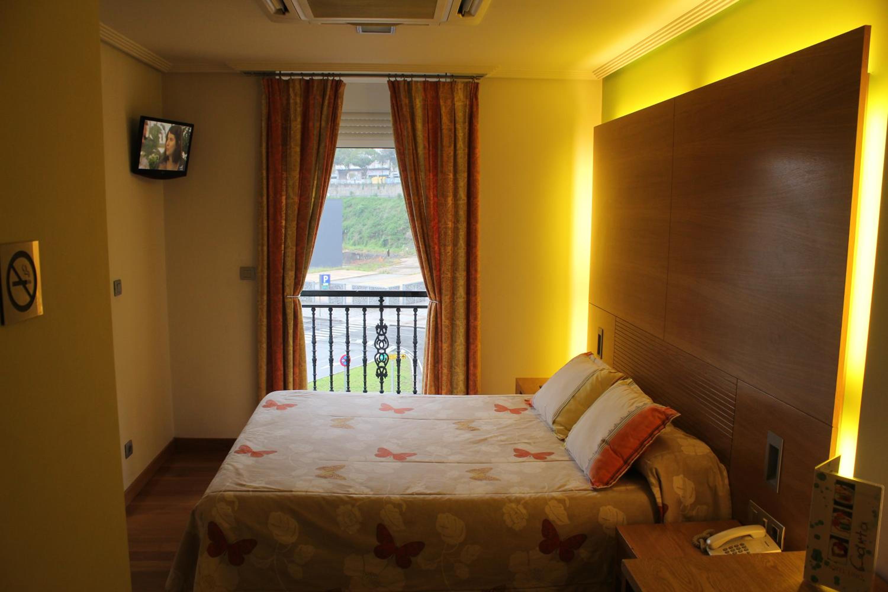 Superior Double or Twin Room - Photo 9