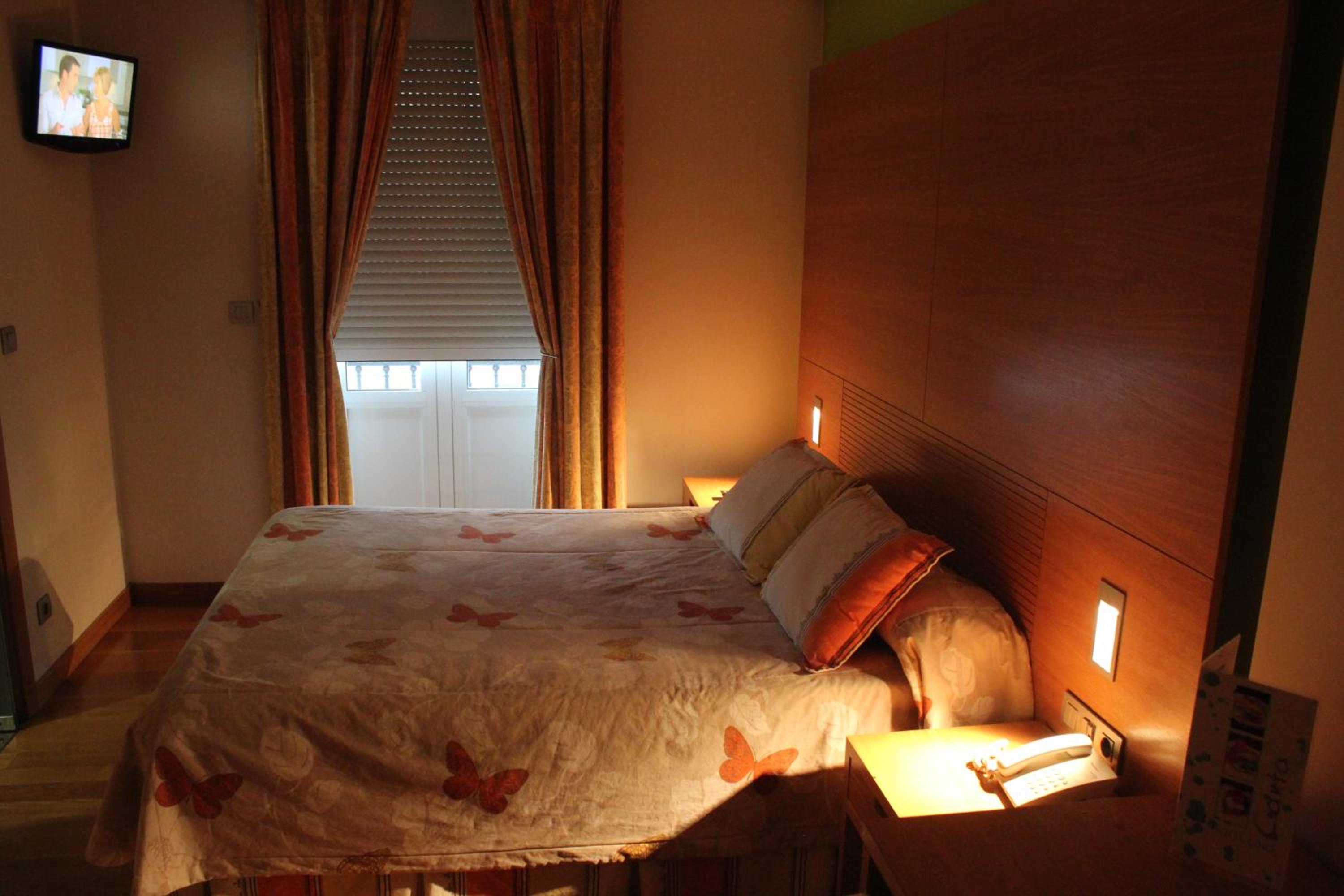 Superior Double or Twin Room - Photo 15