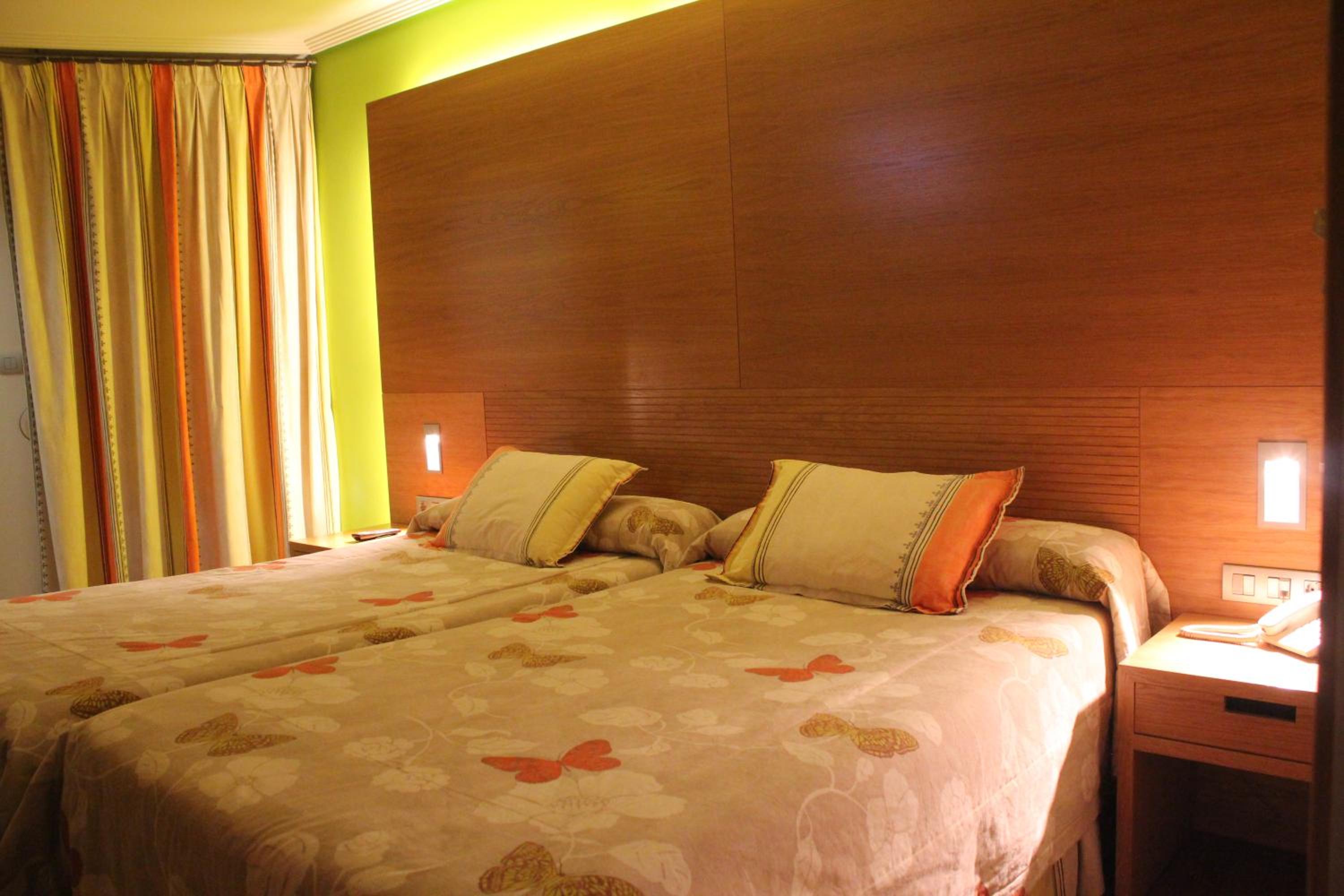 Superior Double or Twin Room - Photo 14