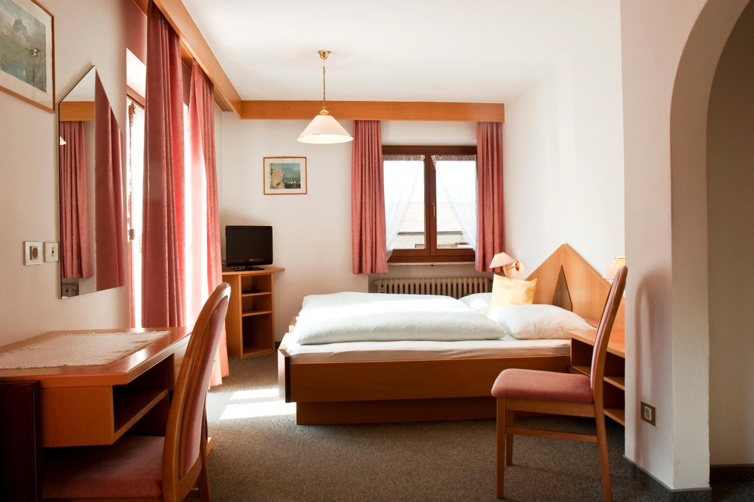 Basic Triple Room photo 1