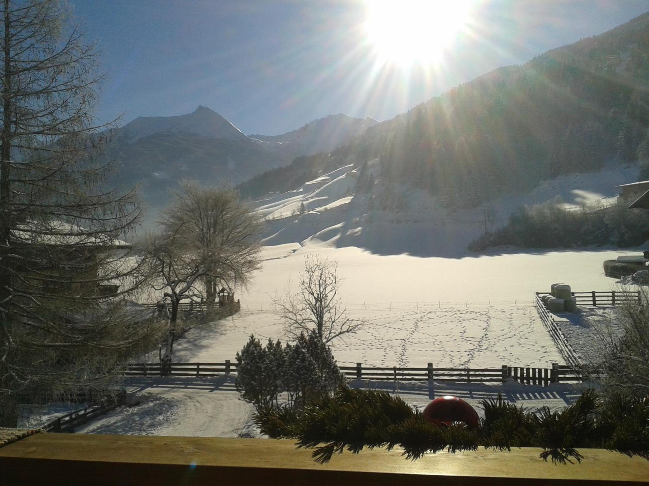 One-Bedroom Apartment with Balcony and Mountain View photo 2
