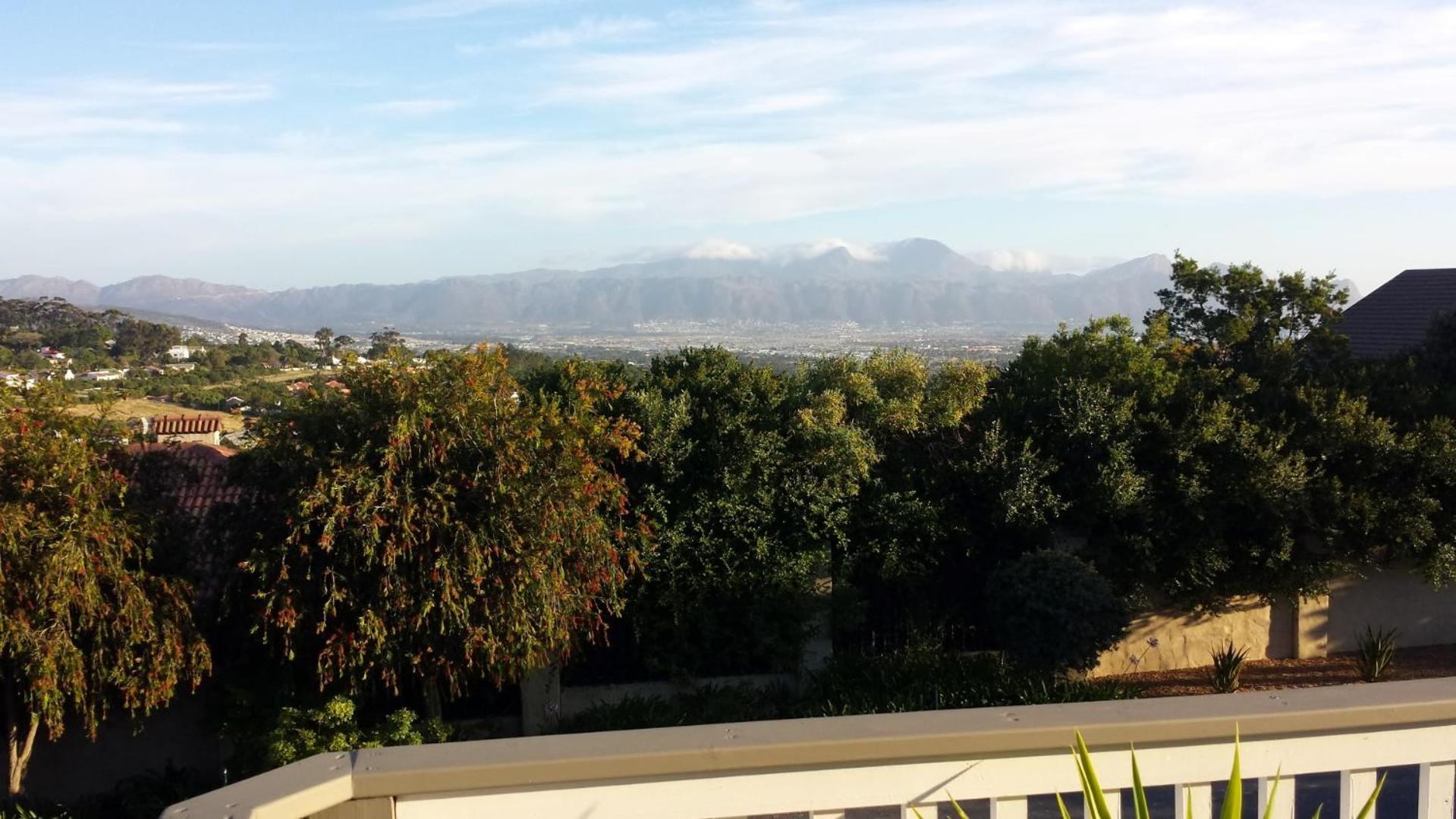 Apartment with Balcony photo 3
