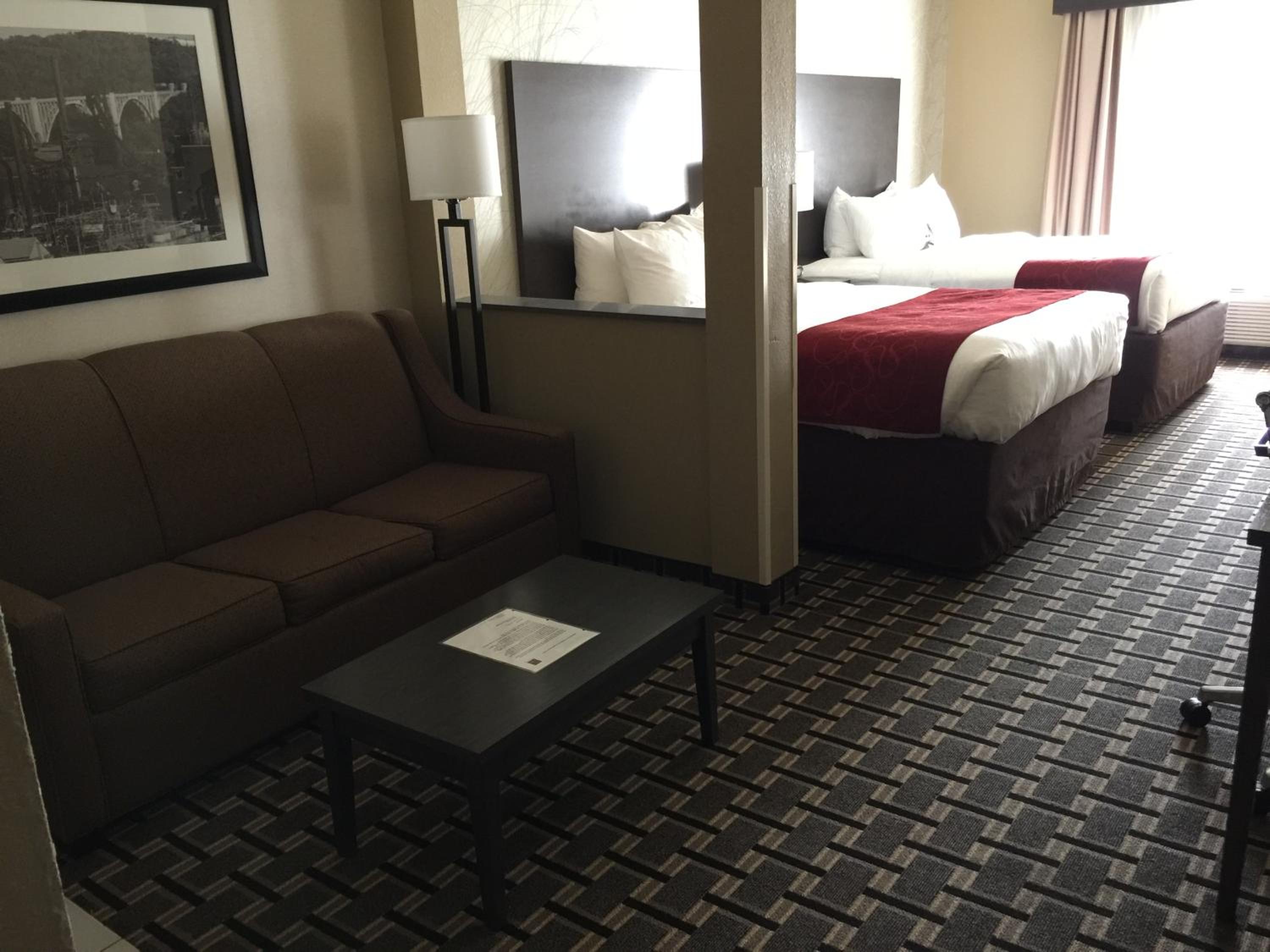Queen Suite with Two Queen Beds with Sofa Bed - Photo 6