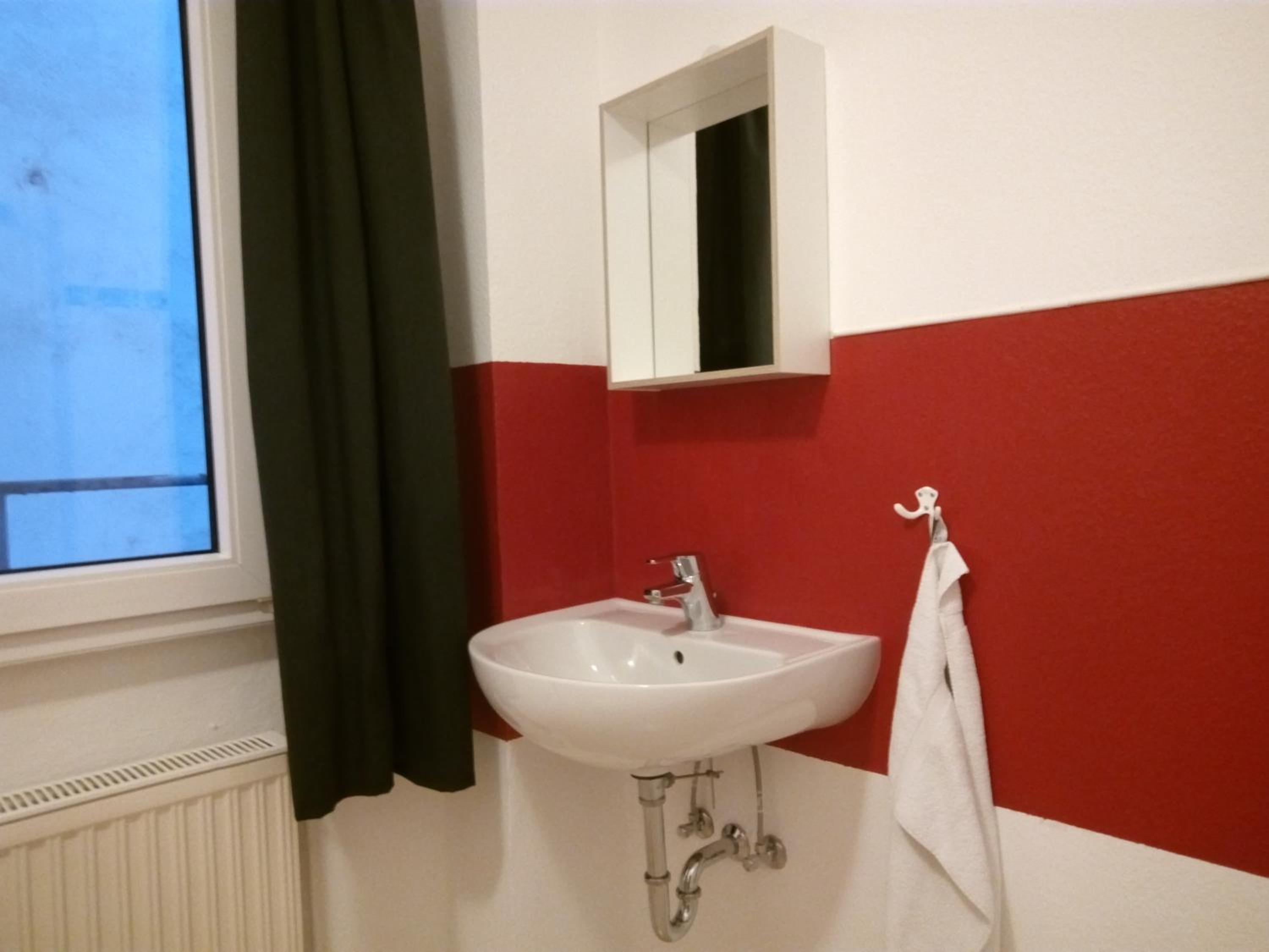 Single Room with Shared Shower and Toilet photo 2