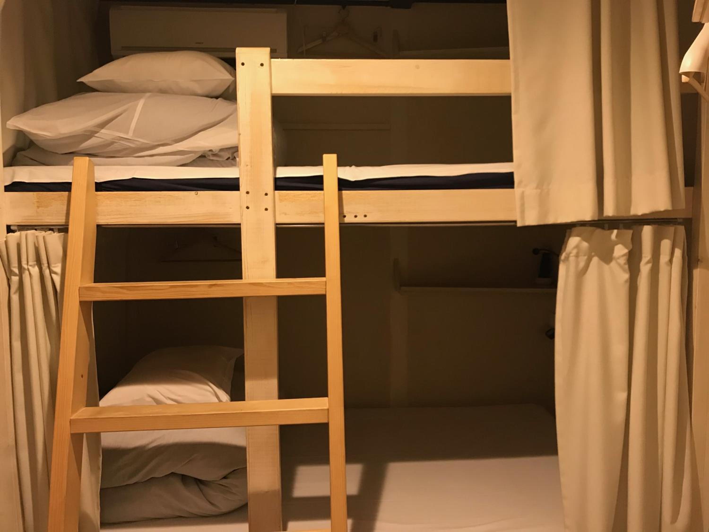 Bed in 4-Bed Male Dormitory Room photo 1