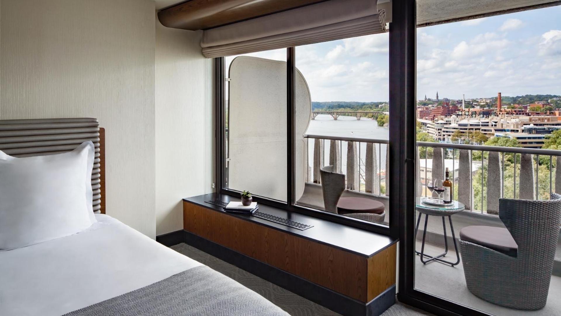 Premier Double with Balcony and River view  photo 2
