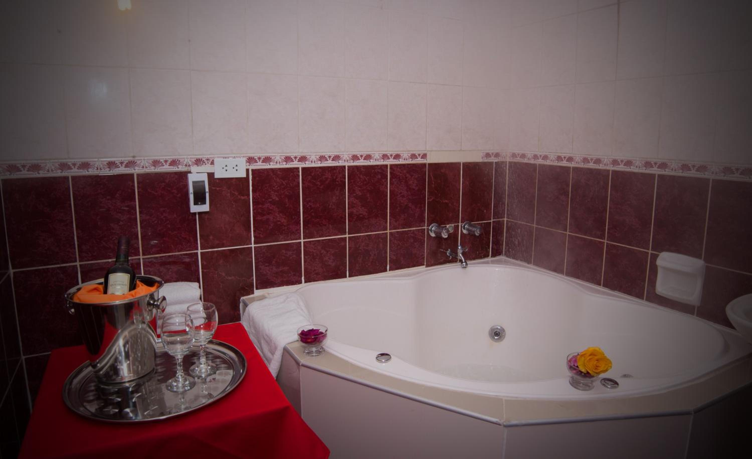 Quadruple Room with Private Bathroom - Photo 7