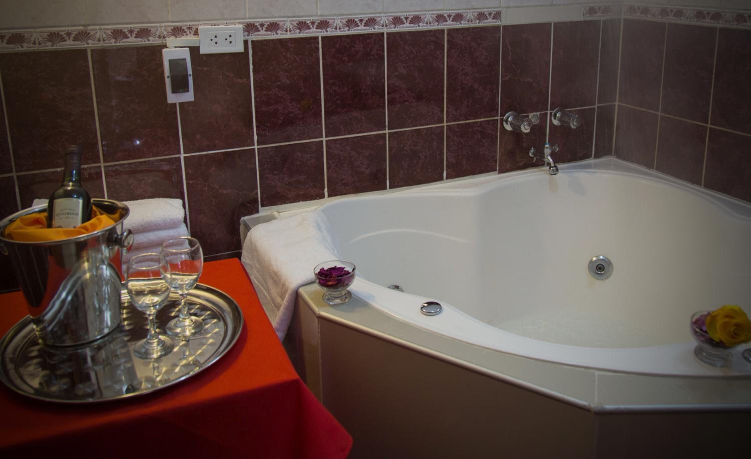 Quadruple Room with Private Bathroom - Photo 3