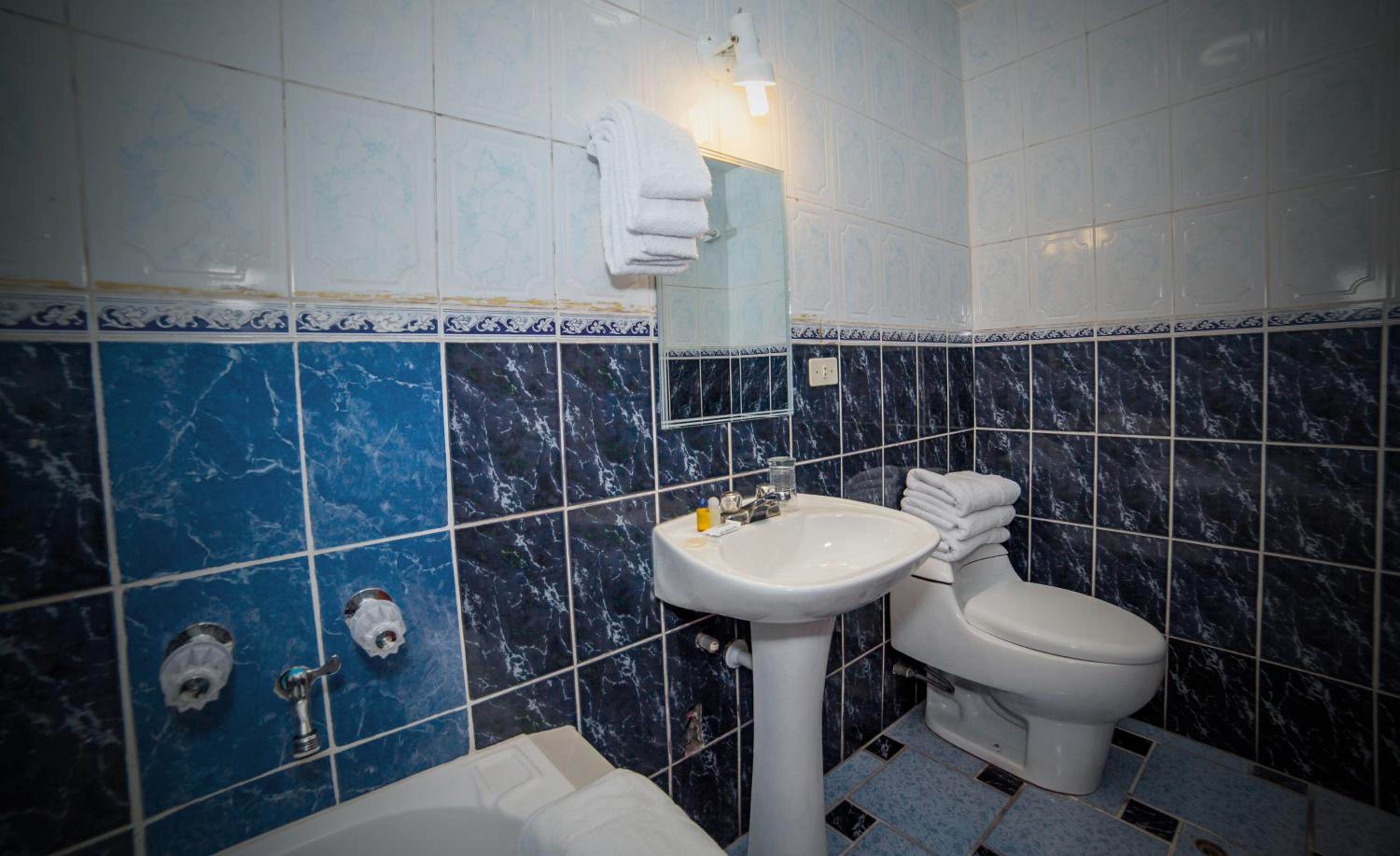 Twin Room with Bathroom - Photo 14