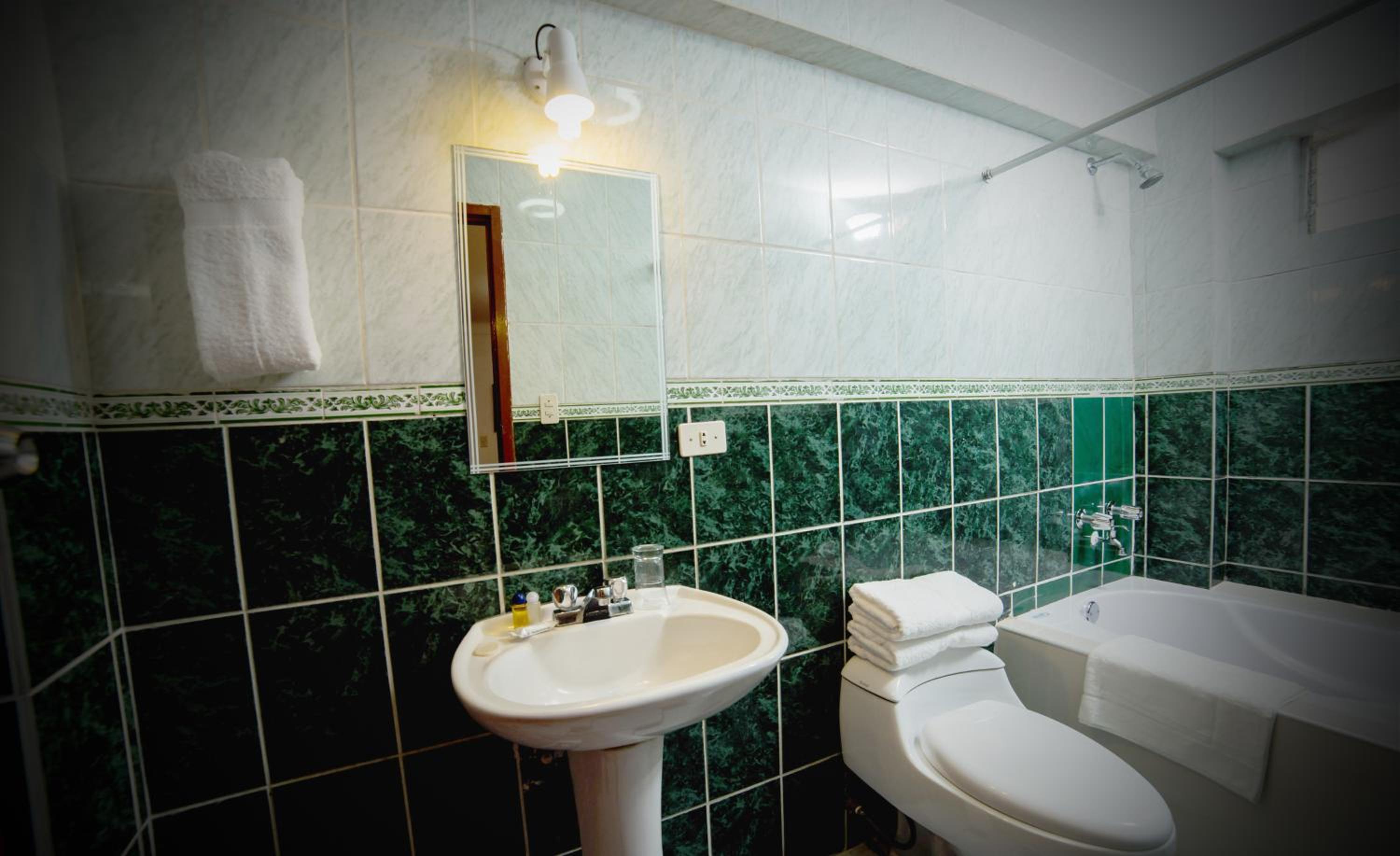 Twin Room with Bathroom - Photo 2