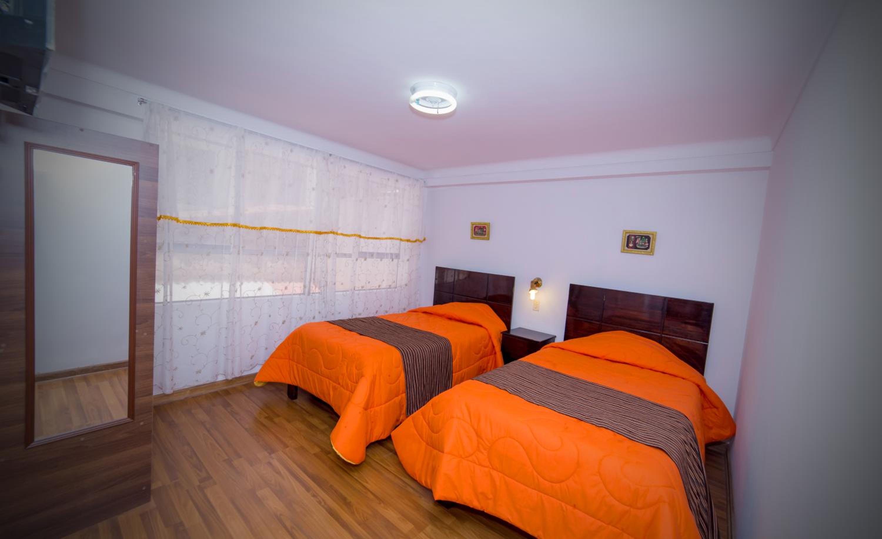 Twin Room with Bathroom - Photo 4