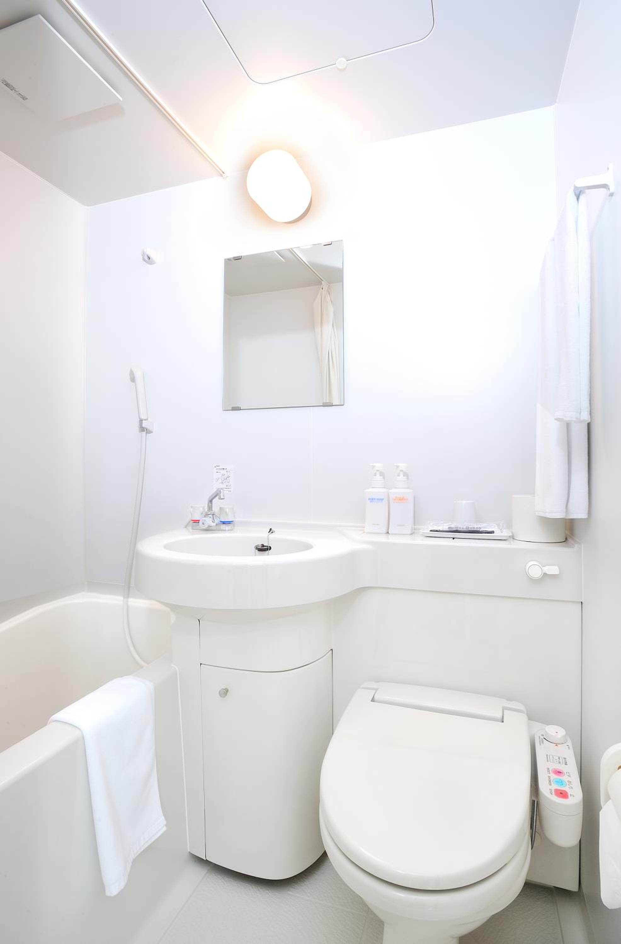 Double Room with Small Double Bed and Private Bathroom - Non-Smoking - Photo 2