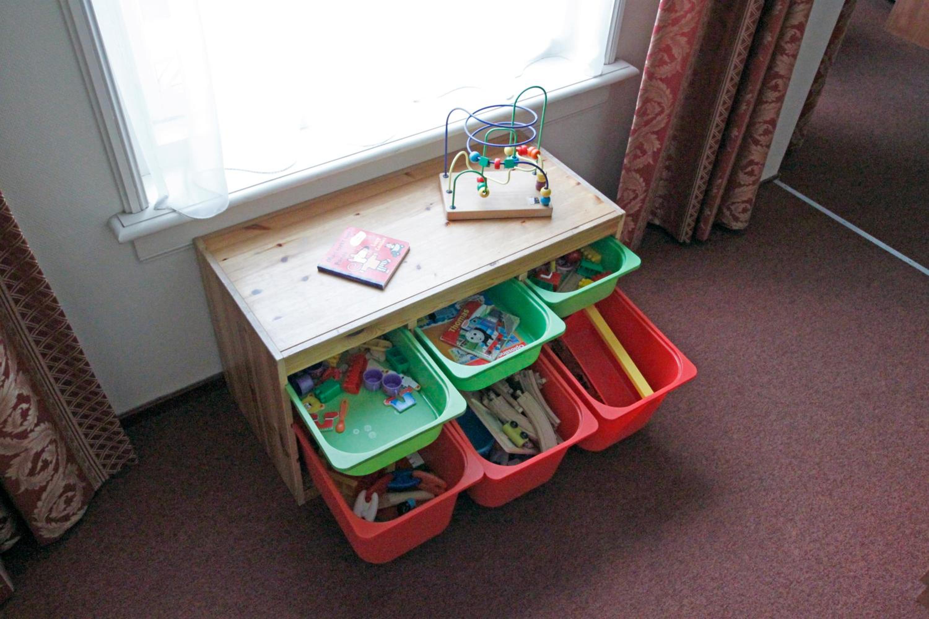 Family Room thumbnail 6