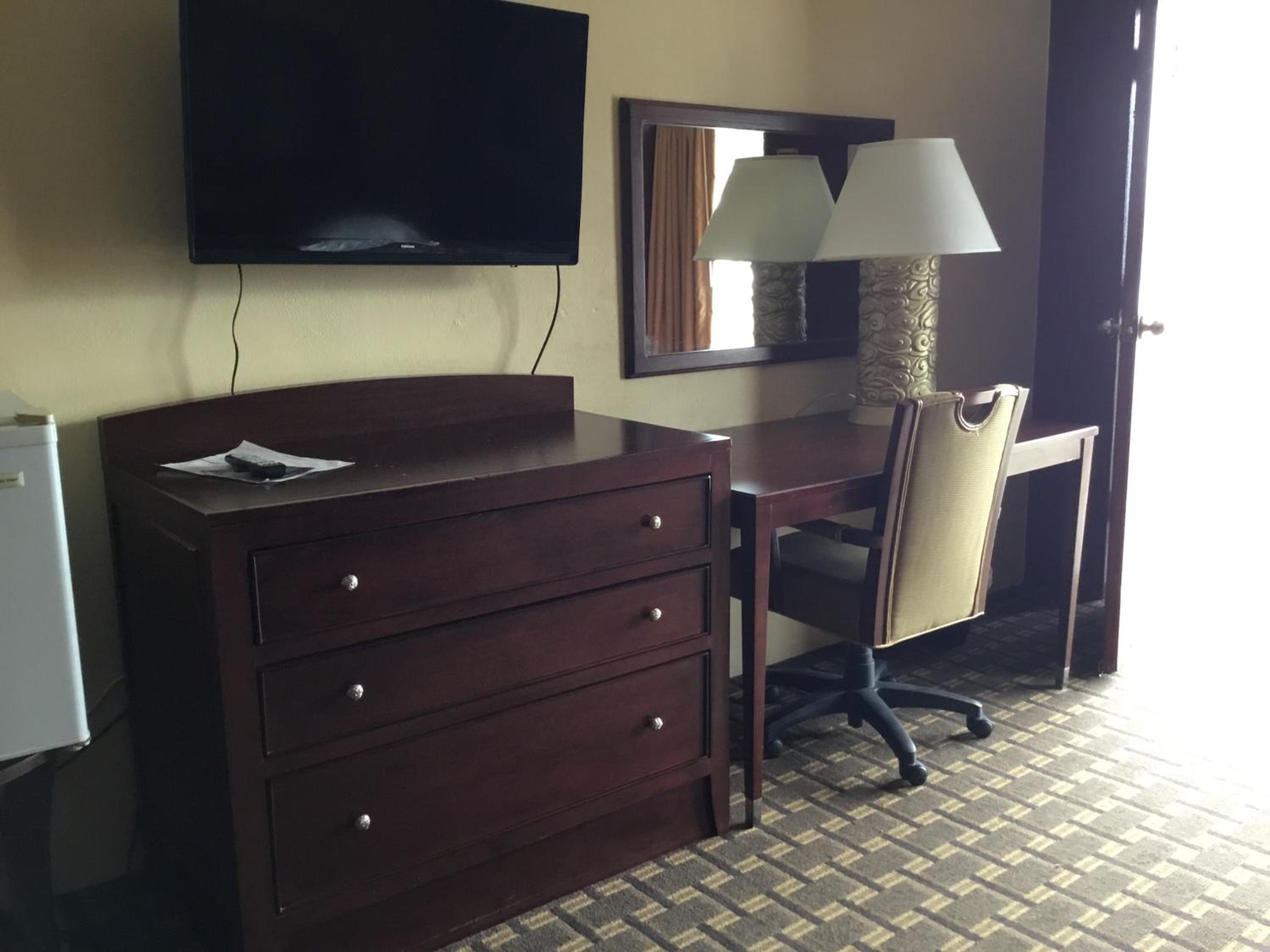 Double Room with Two Double Beds - Smoking photo 1