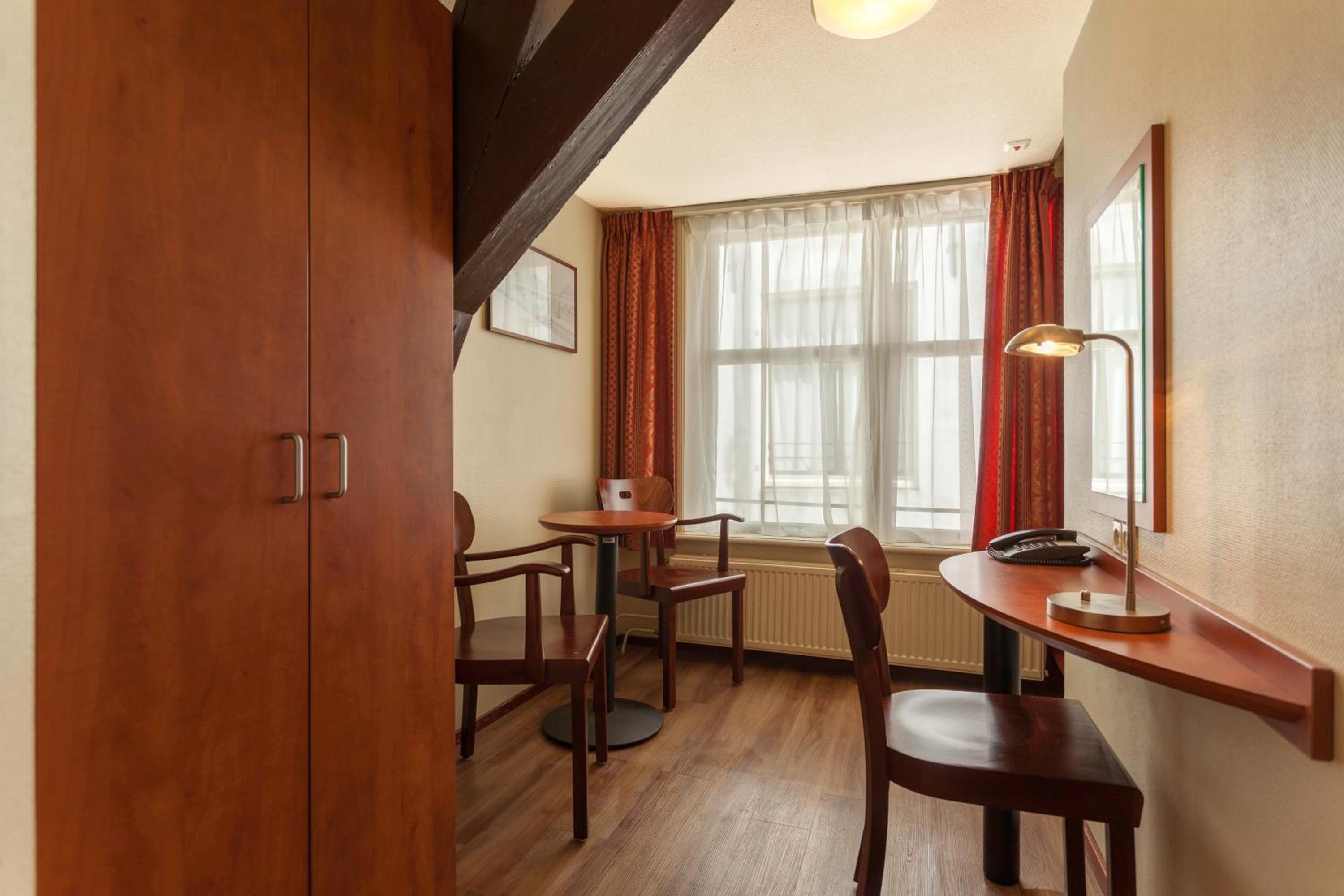 Triple Room thumbnail 6