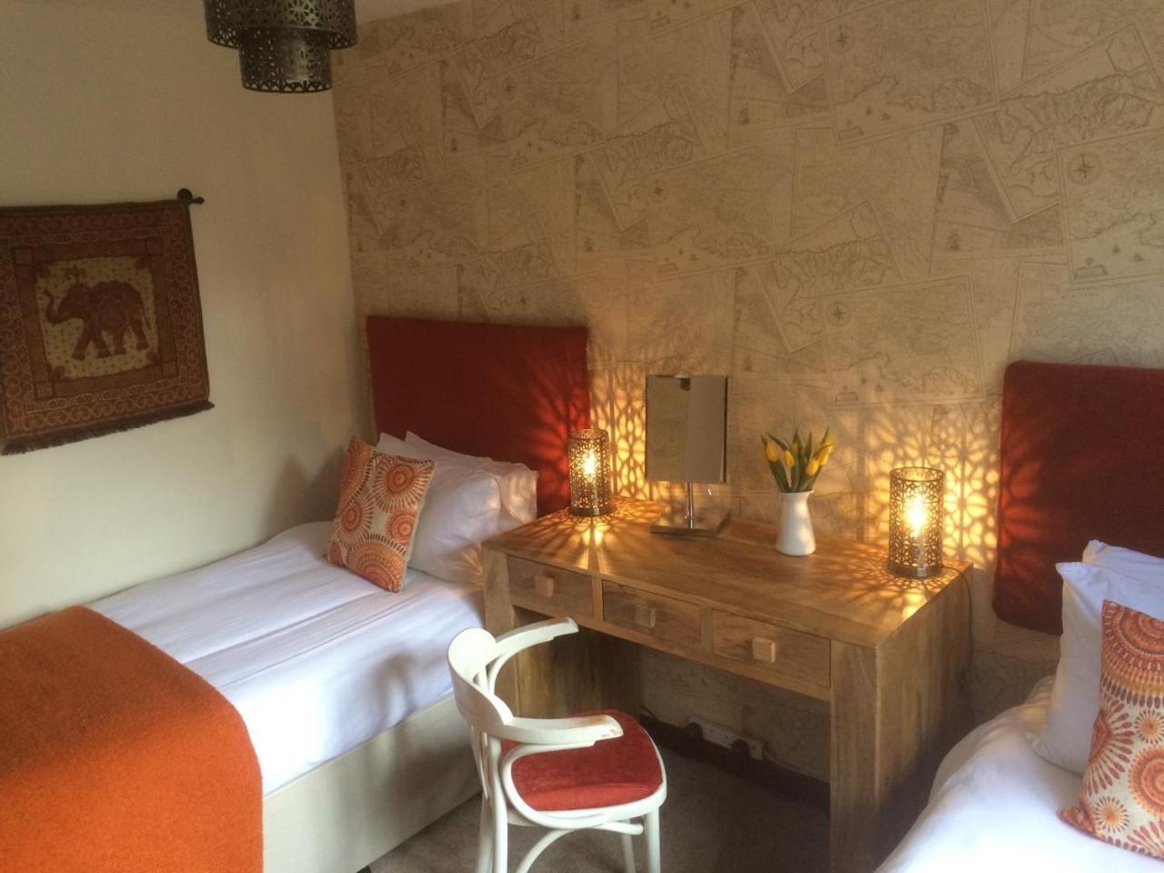 Small Twin Room - Photo 1