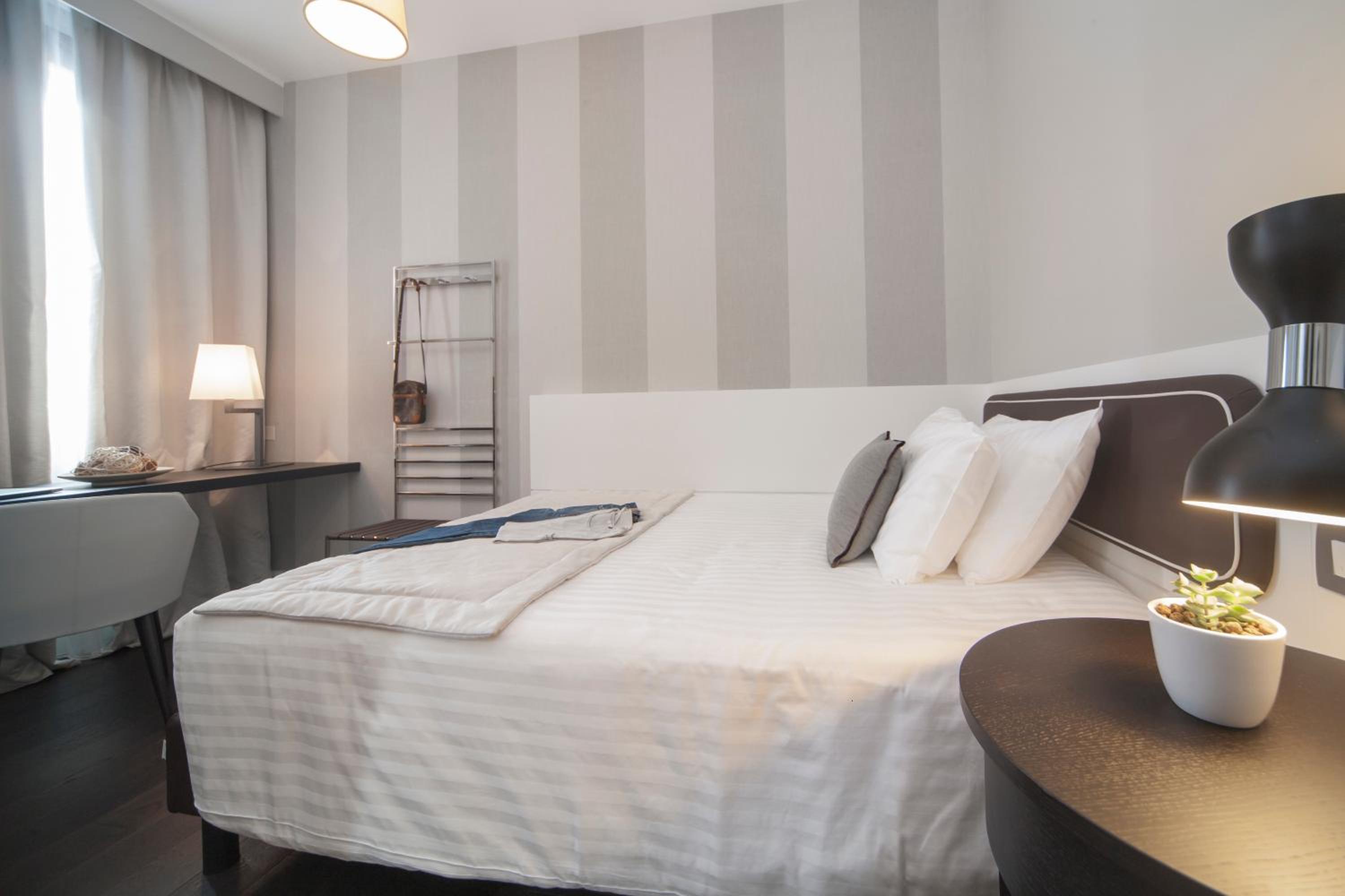 Economy Double Room French - Photo 5