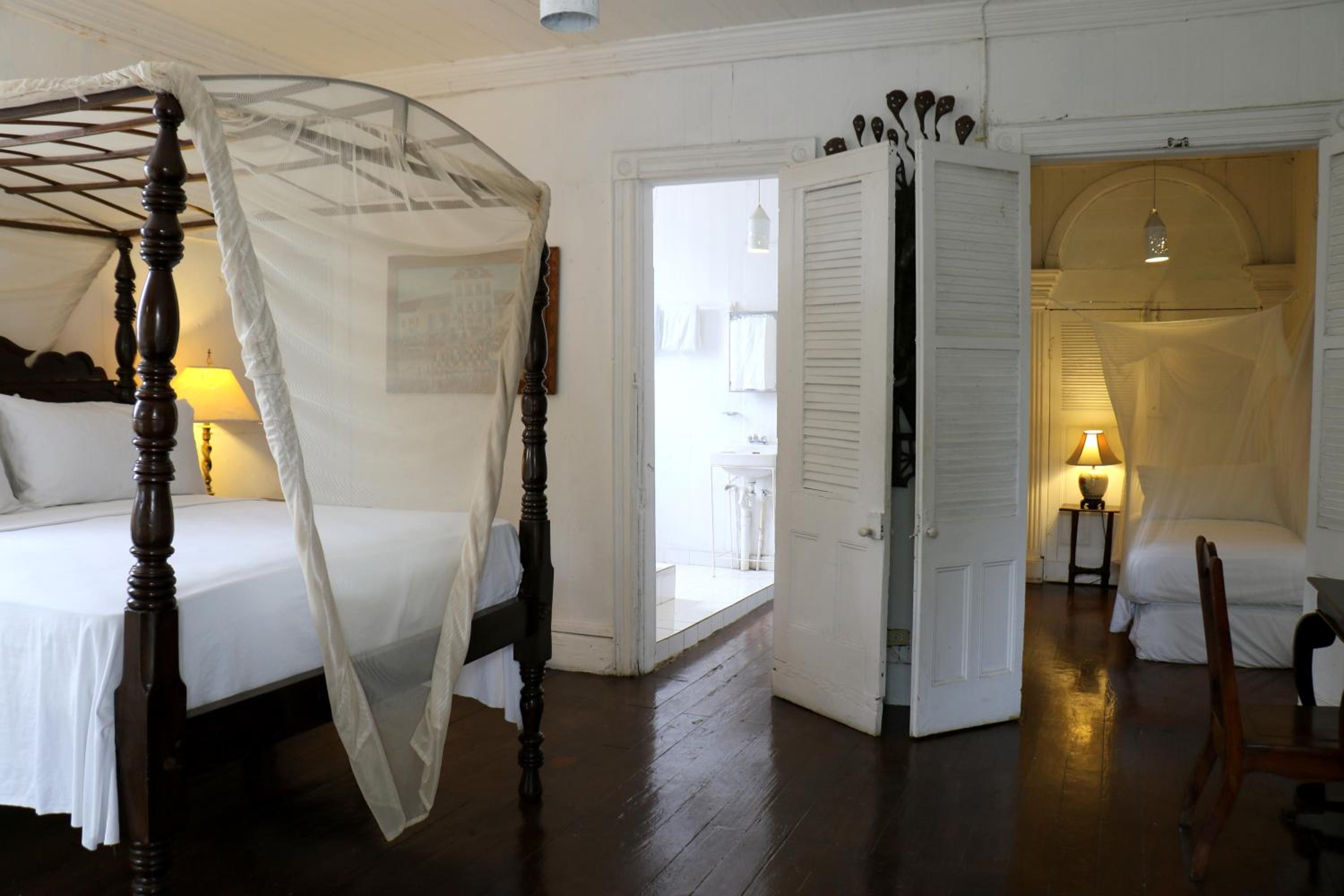 Old Master Bedroom - 9
