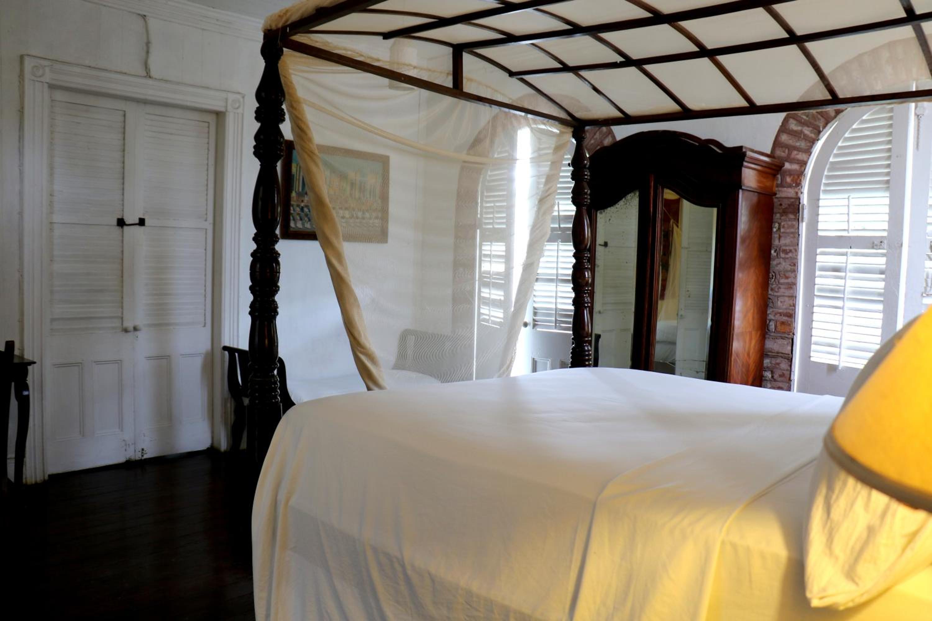 Old Master Bedroom - 9 photo 3