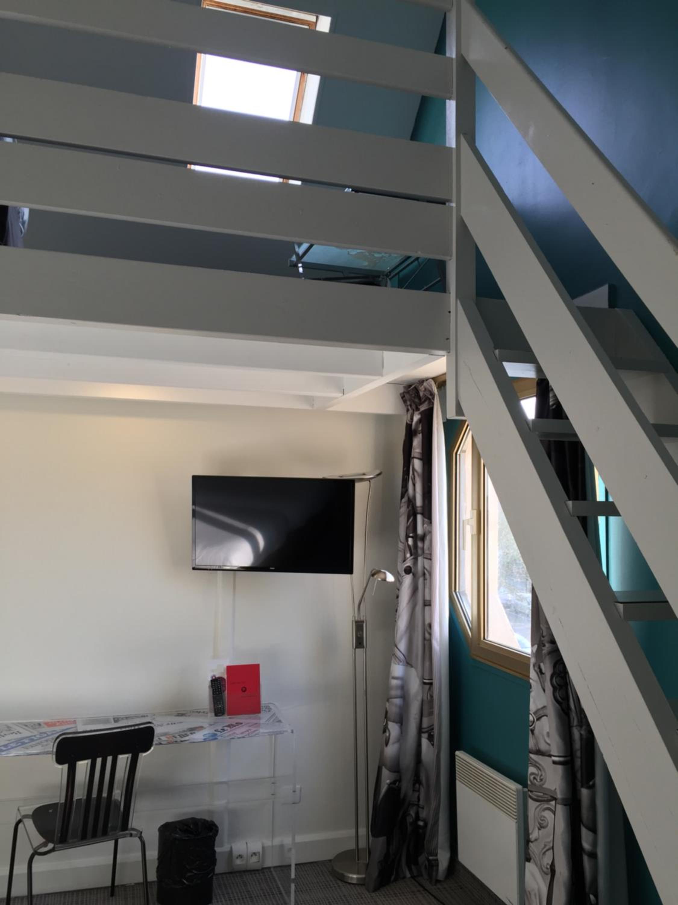 Family Room - Photo 10