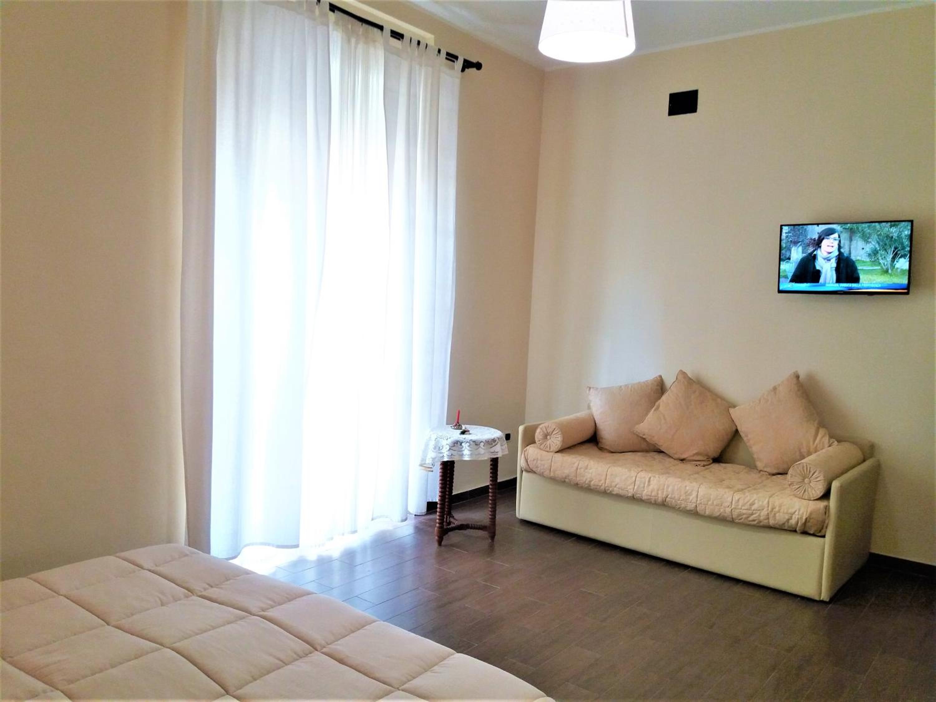 Quadruple Room with Private Bathroom - Photo 14