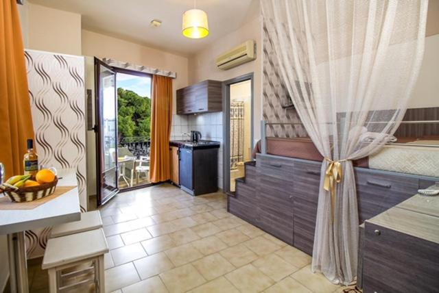 Studio (2 Adults)