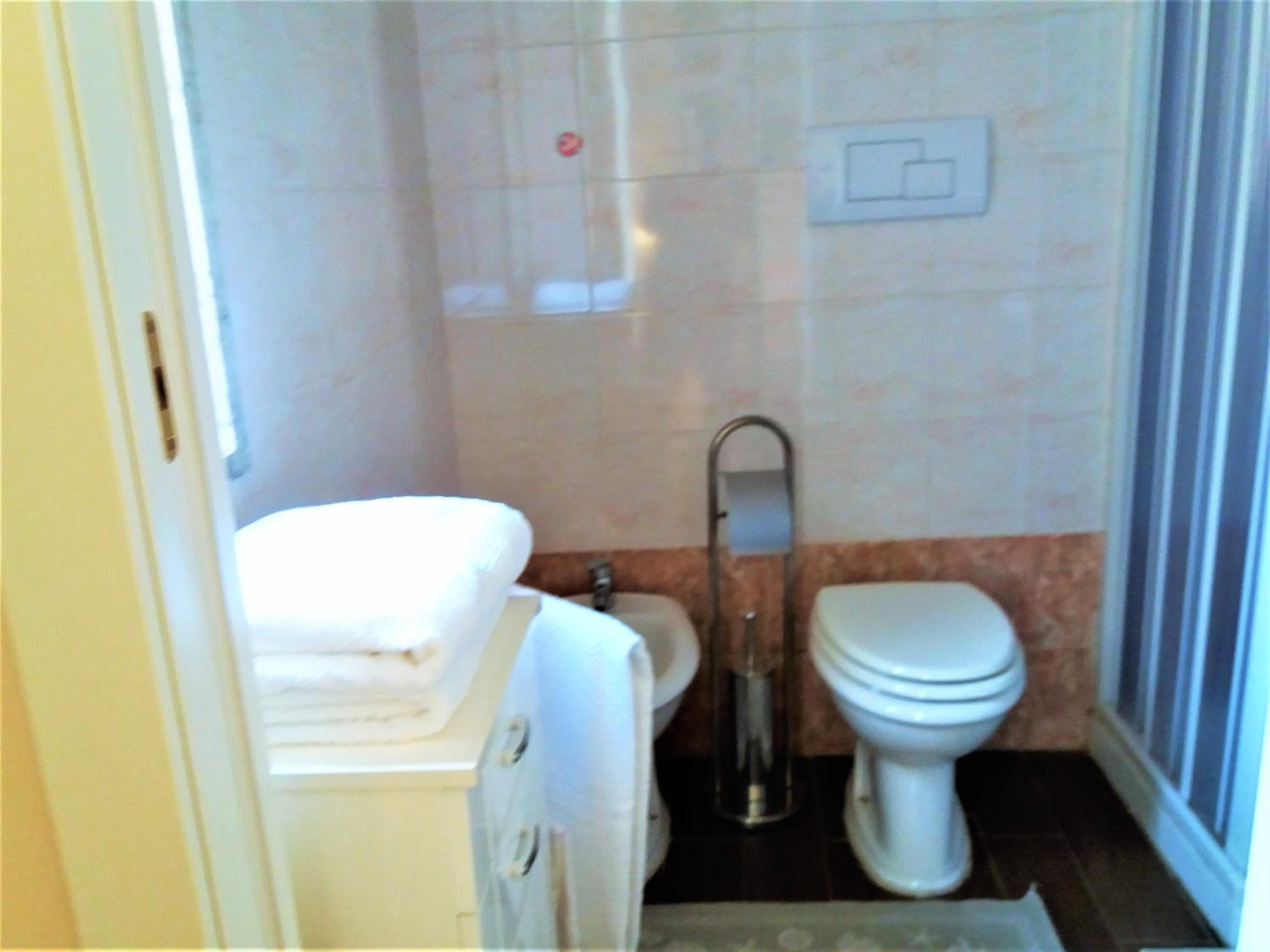 Double Room - Photo 10