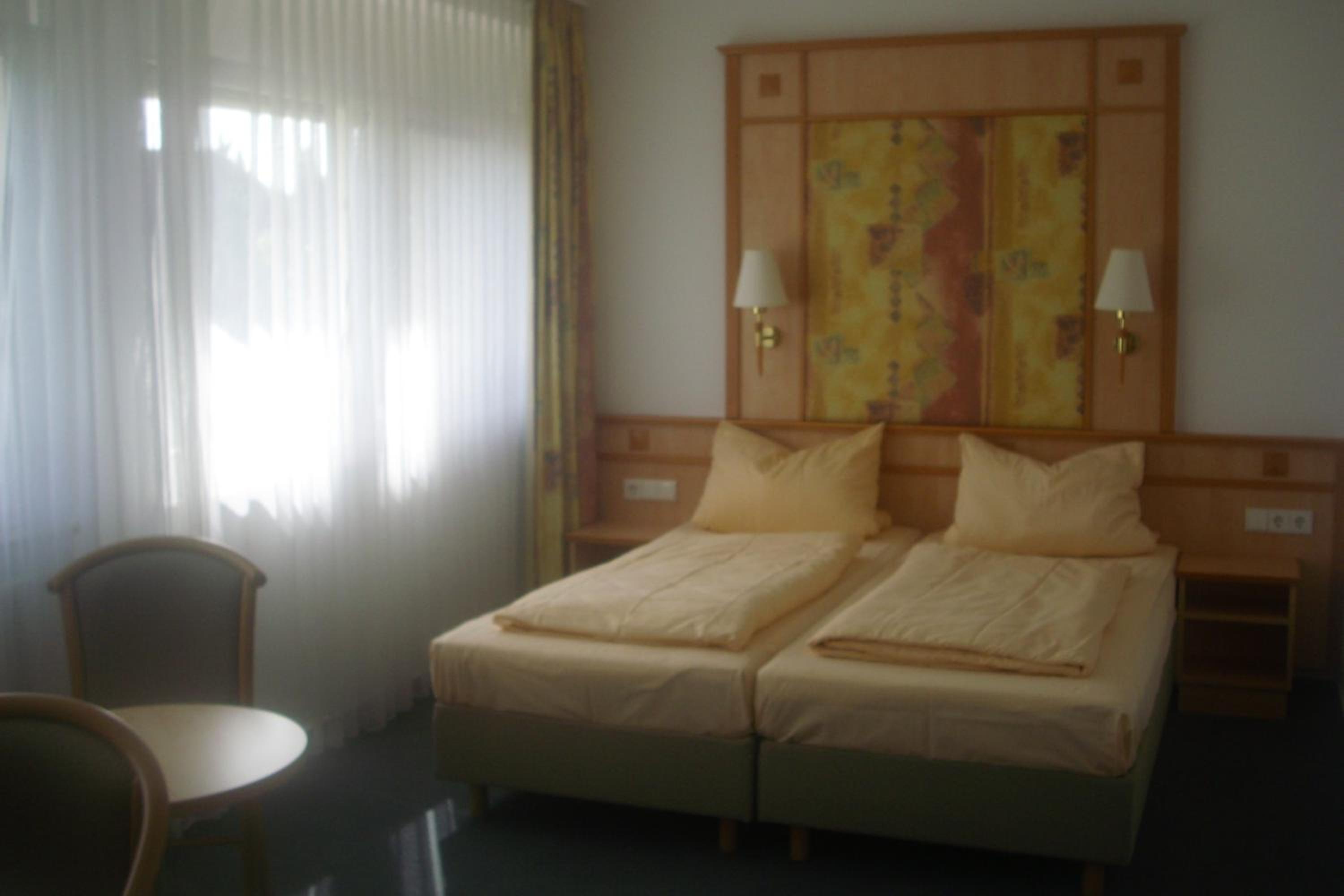 Twin Room - Photo 2