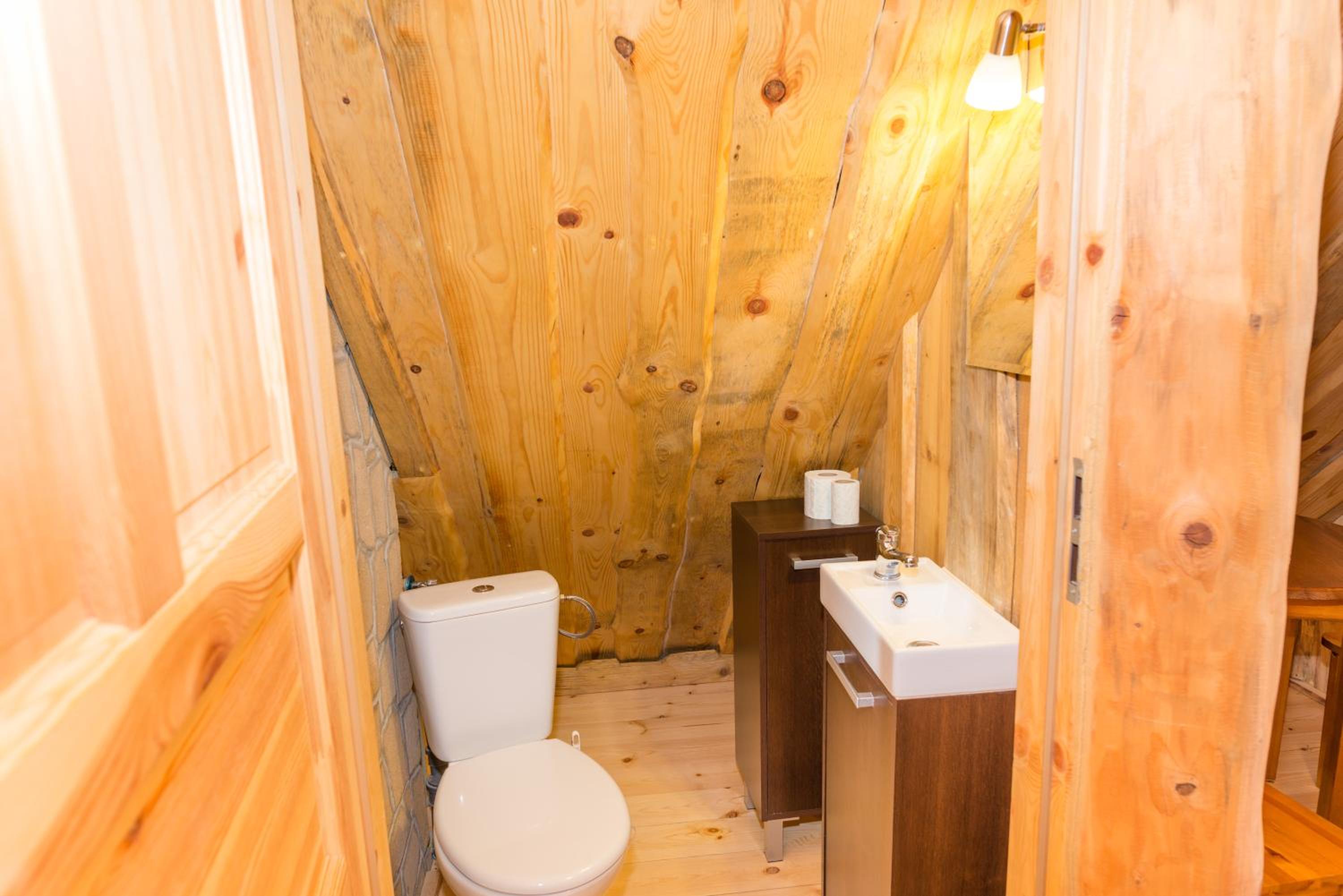 Two-Bedroom House - Photo 8