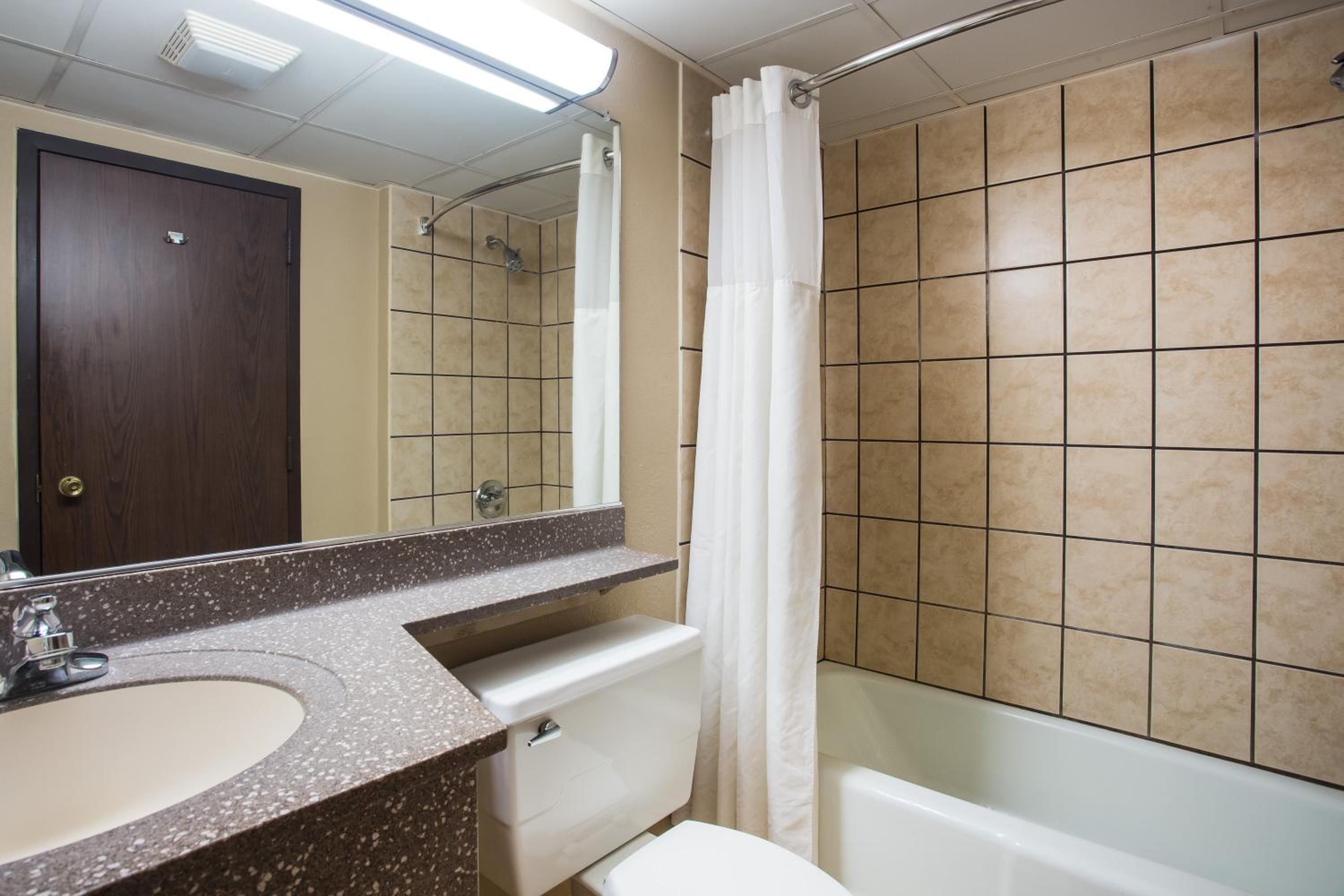 Deluxe Studio King Suite - Non-Smoking - Photo 3