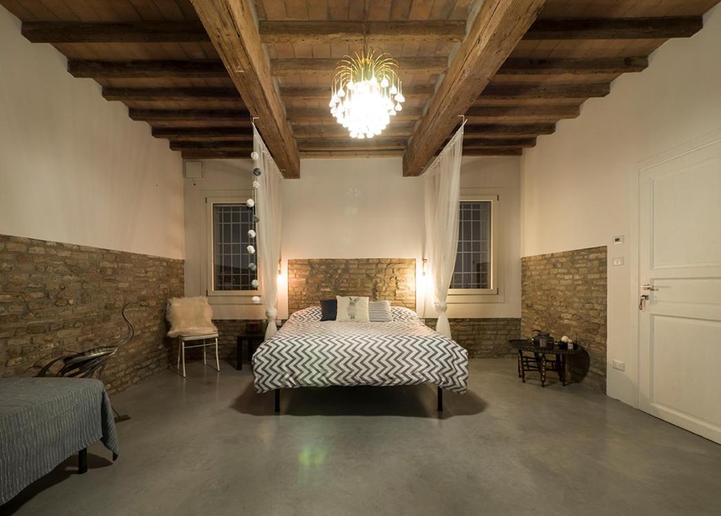 Double Room with Private Bathroom - Photo 2