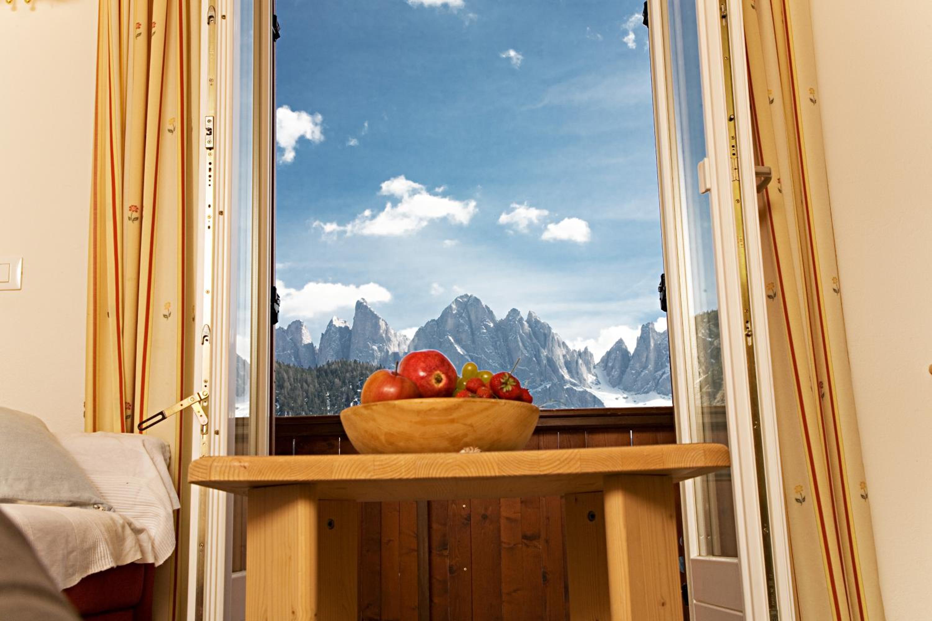 Apartment with Mountain View photo 2