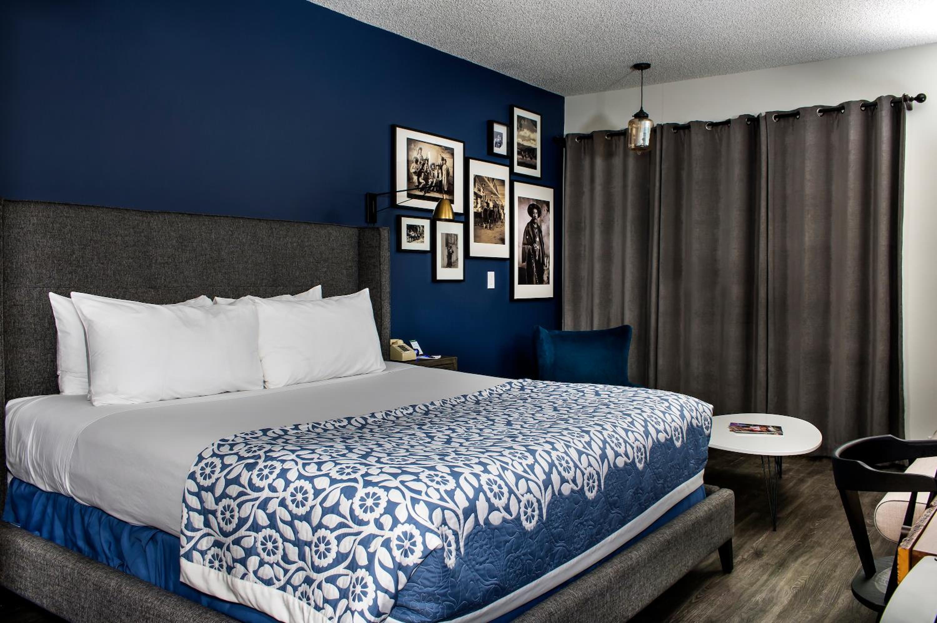 King Room with Balcony/Patio photo 3