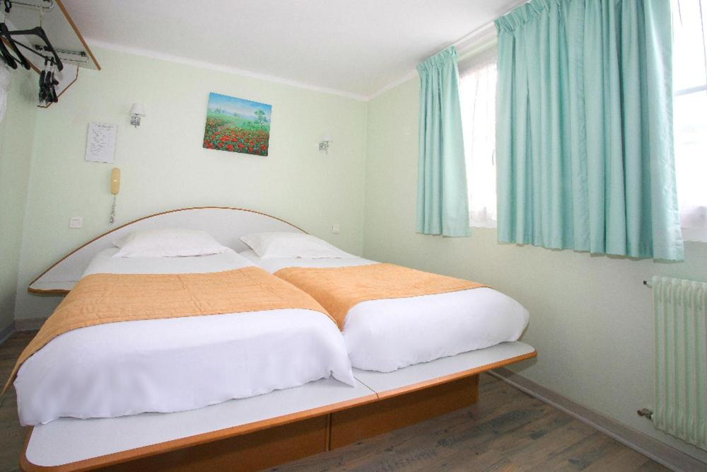 Twin Room - Photo 4