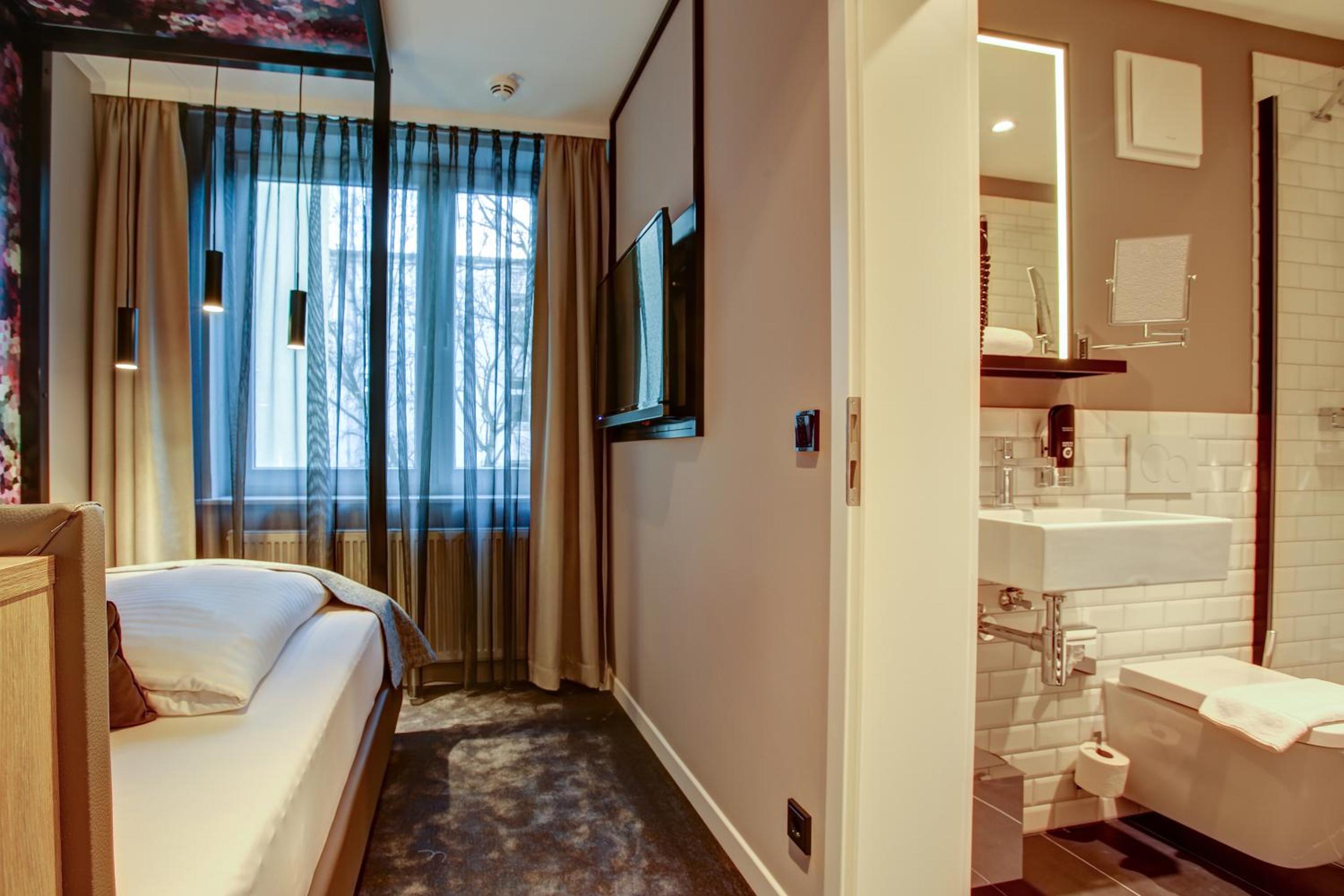 Comfort Single Room thumbnail 6