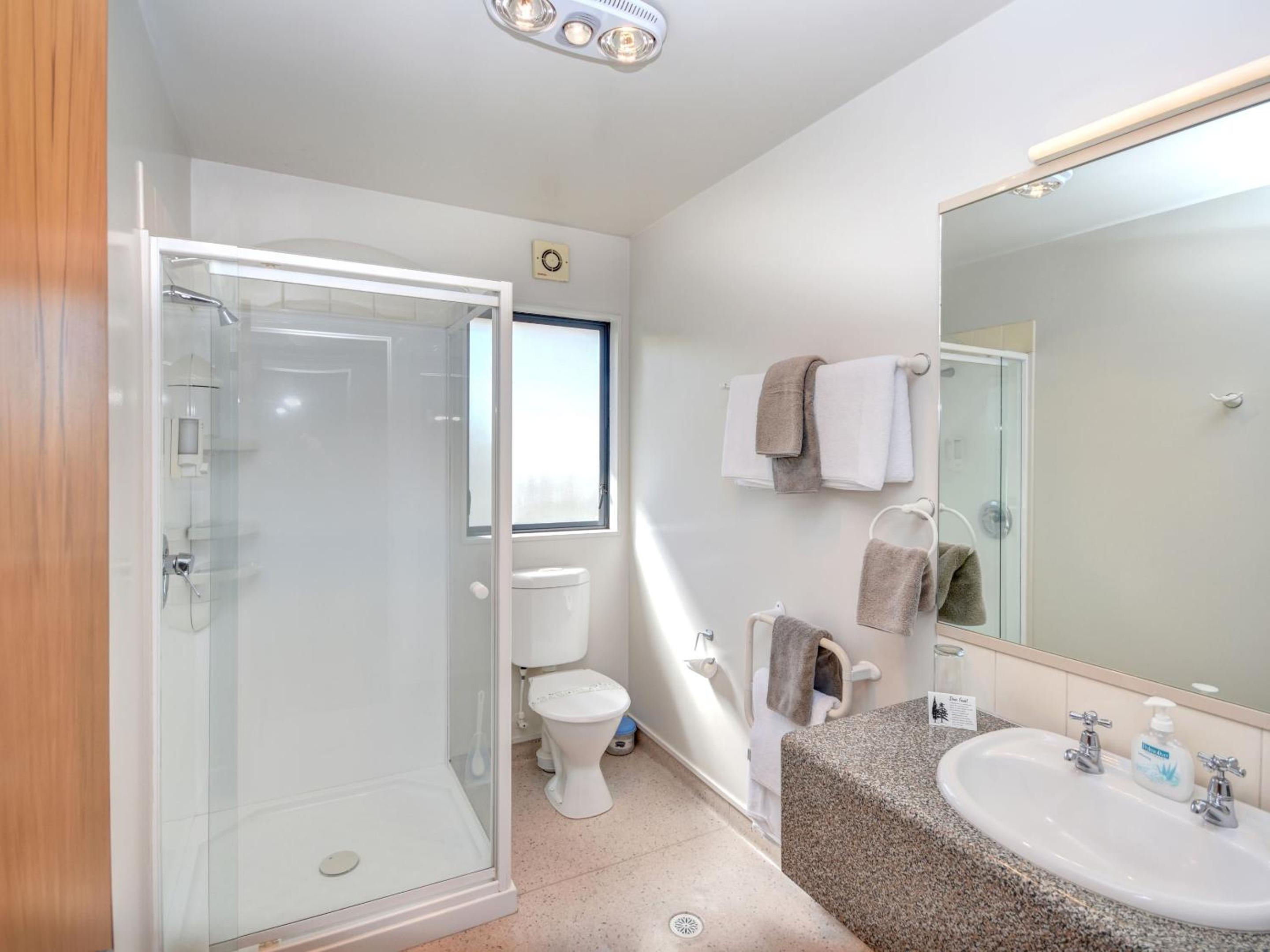One-Bedroom Apartment - Photo 11