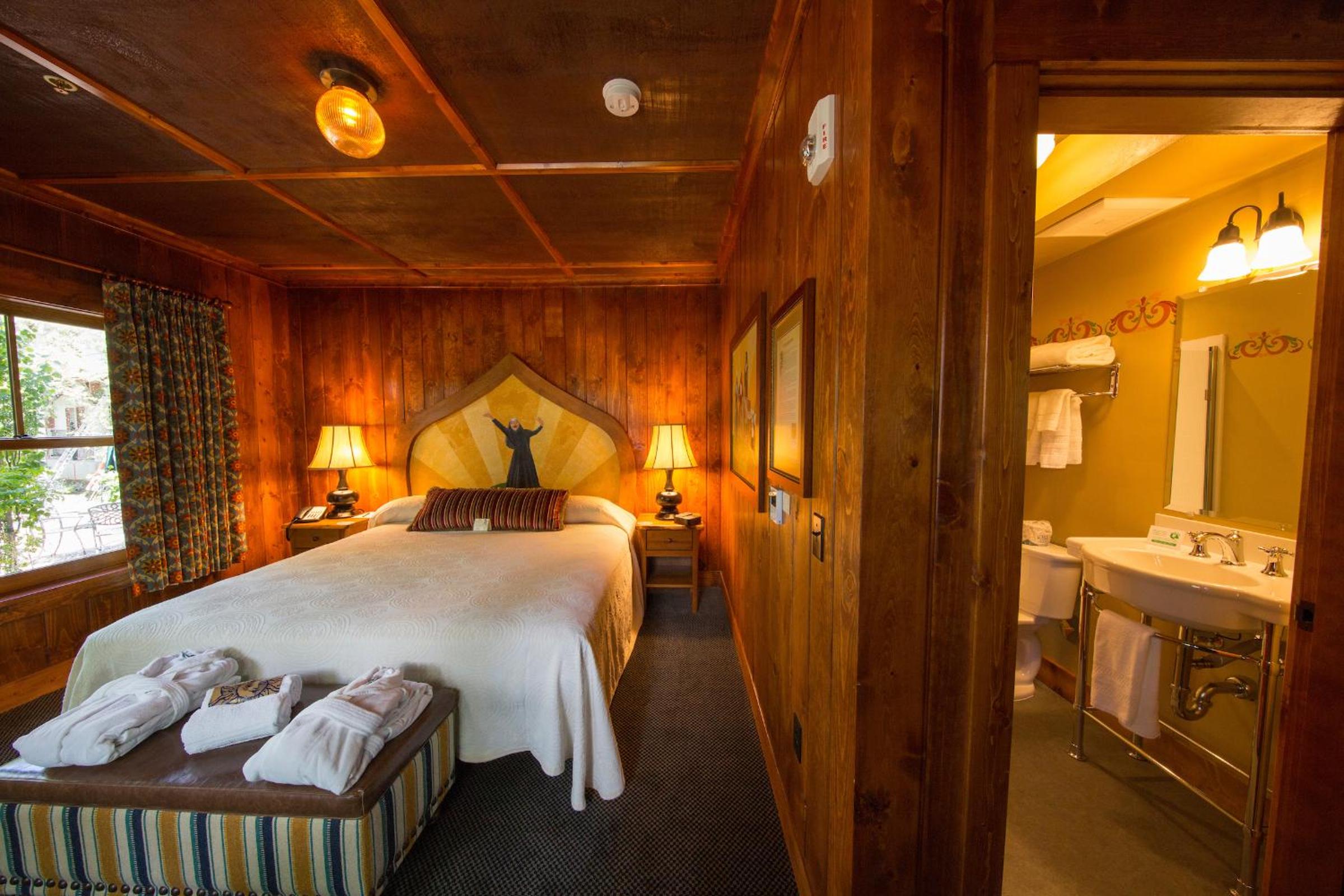 Standard King Room photo 1