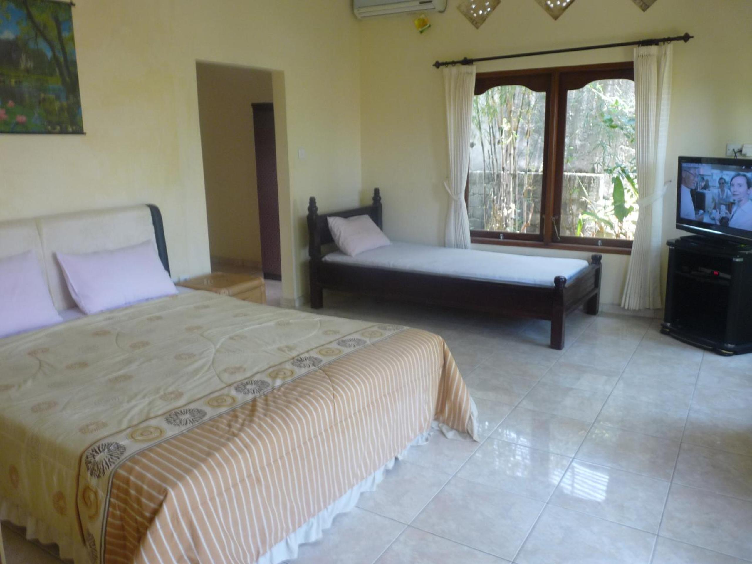 Triple Room with Pool View - Photo 1