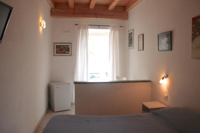 Standard Double Room with Sea View - Photo 6