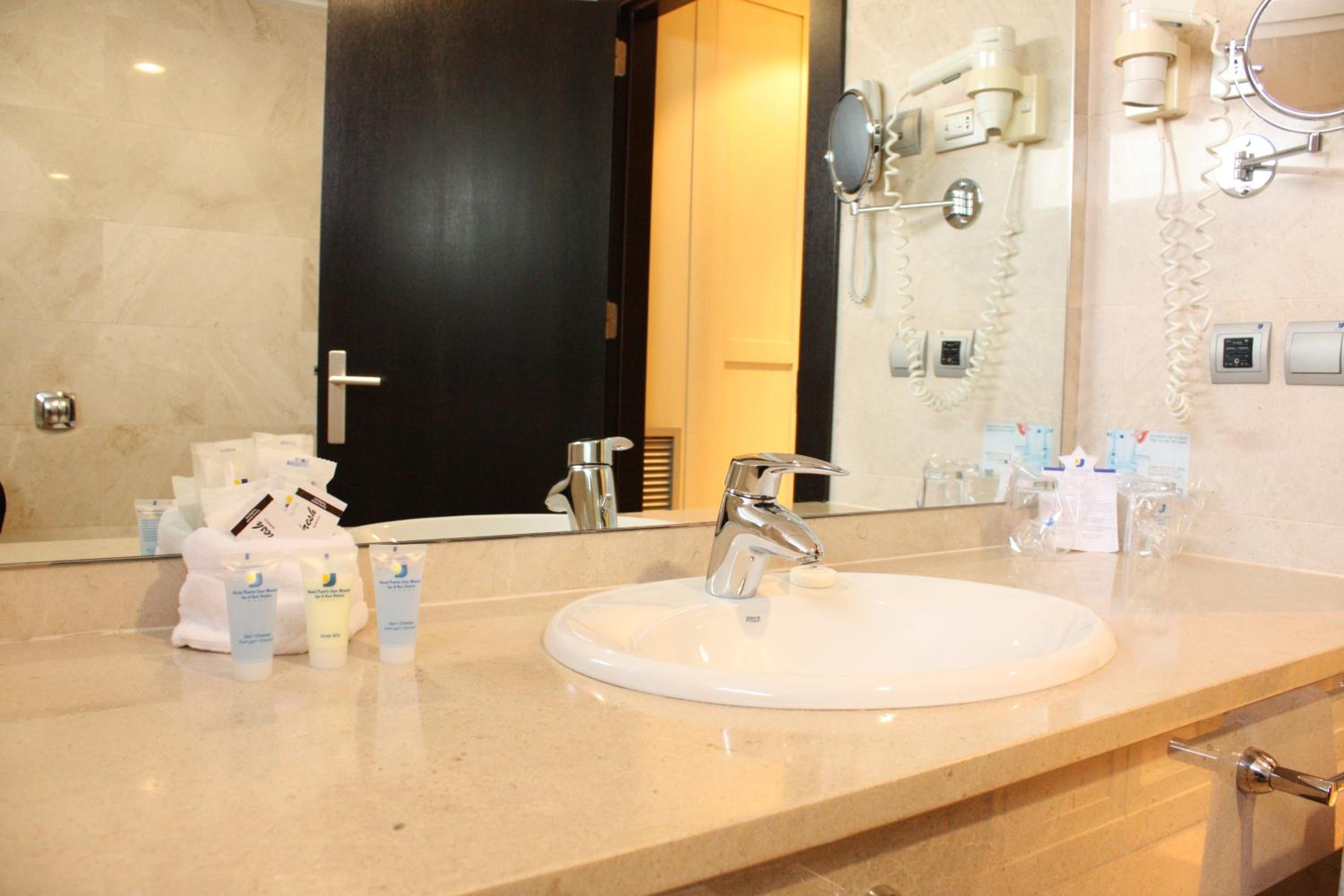 Twin Room - Photo 4