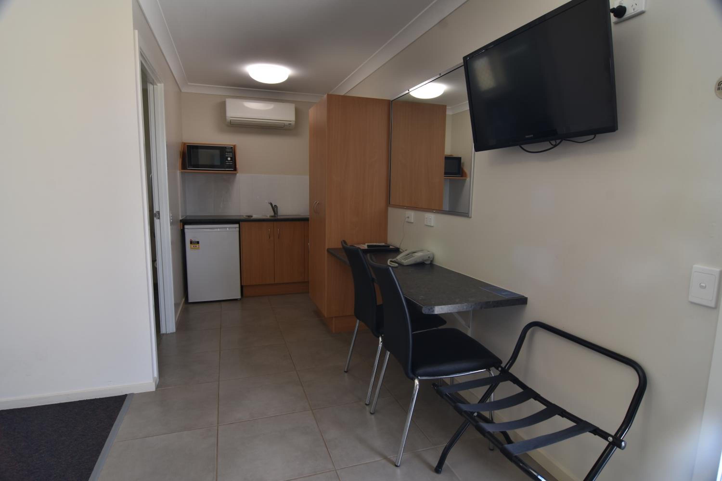 Queen Room - Disability Access photo 3