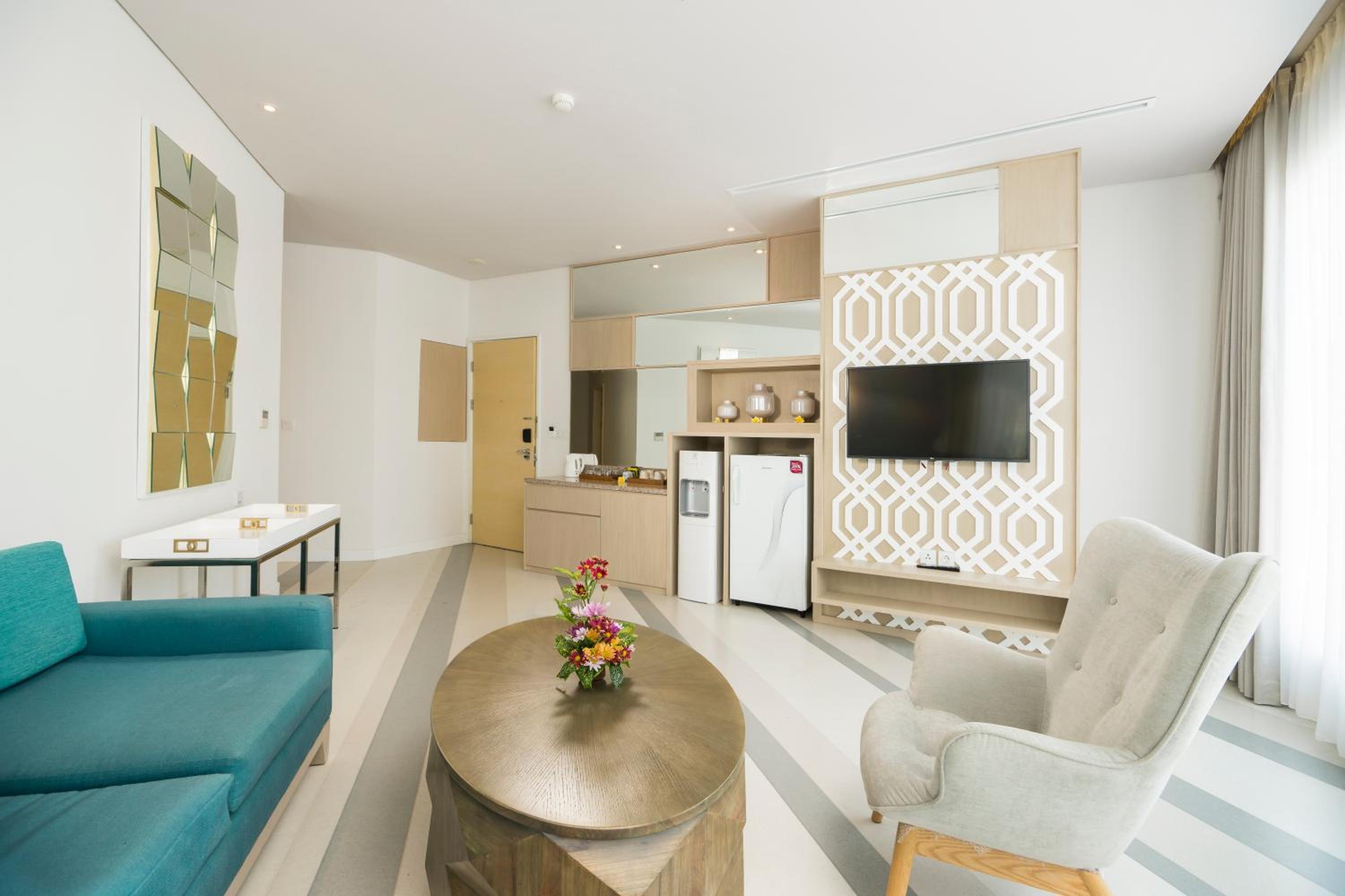 Two-Bedroom Suite - Photo 2