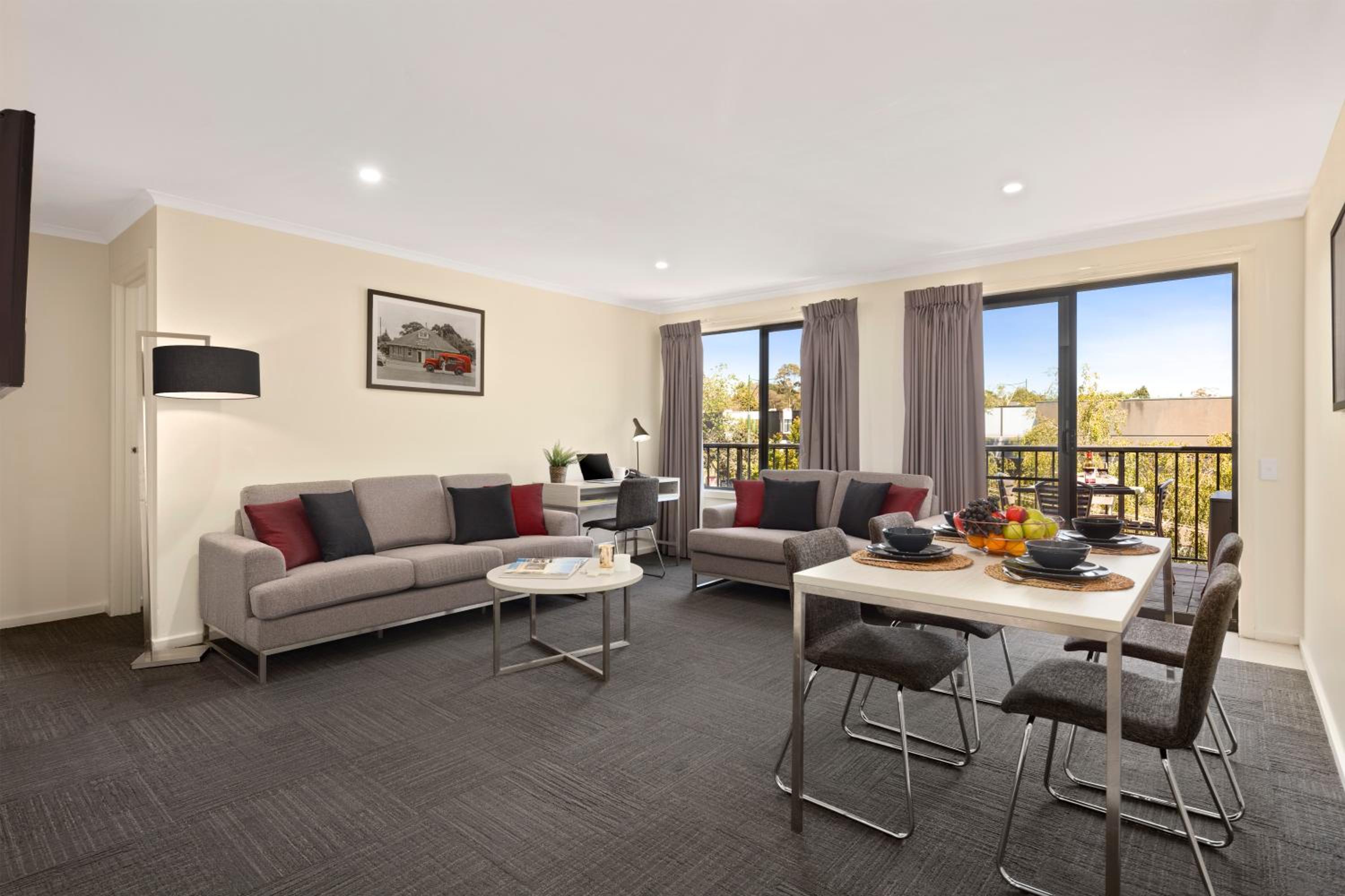 Family Two-Bedroom Apartment with Balcony - Photo 12
