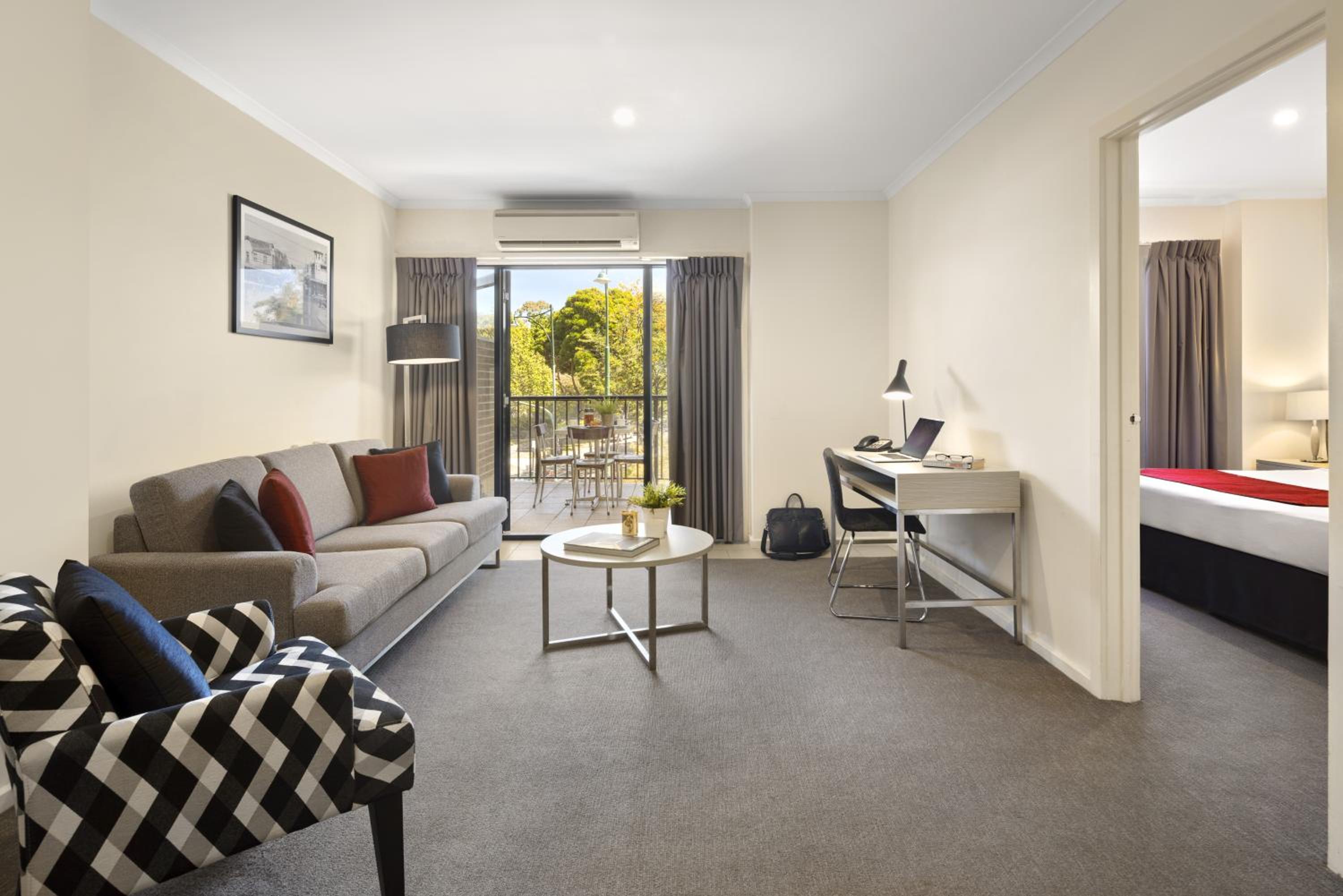 Family Two-Bedroom Apartment with Balcony - Photo 5