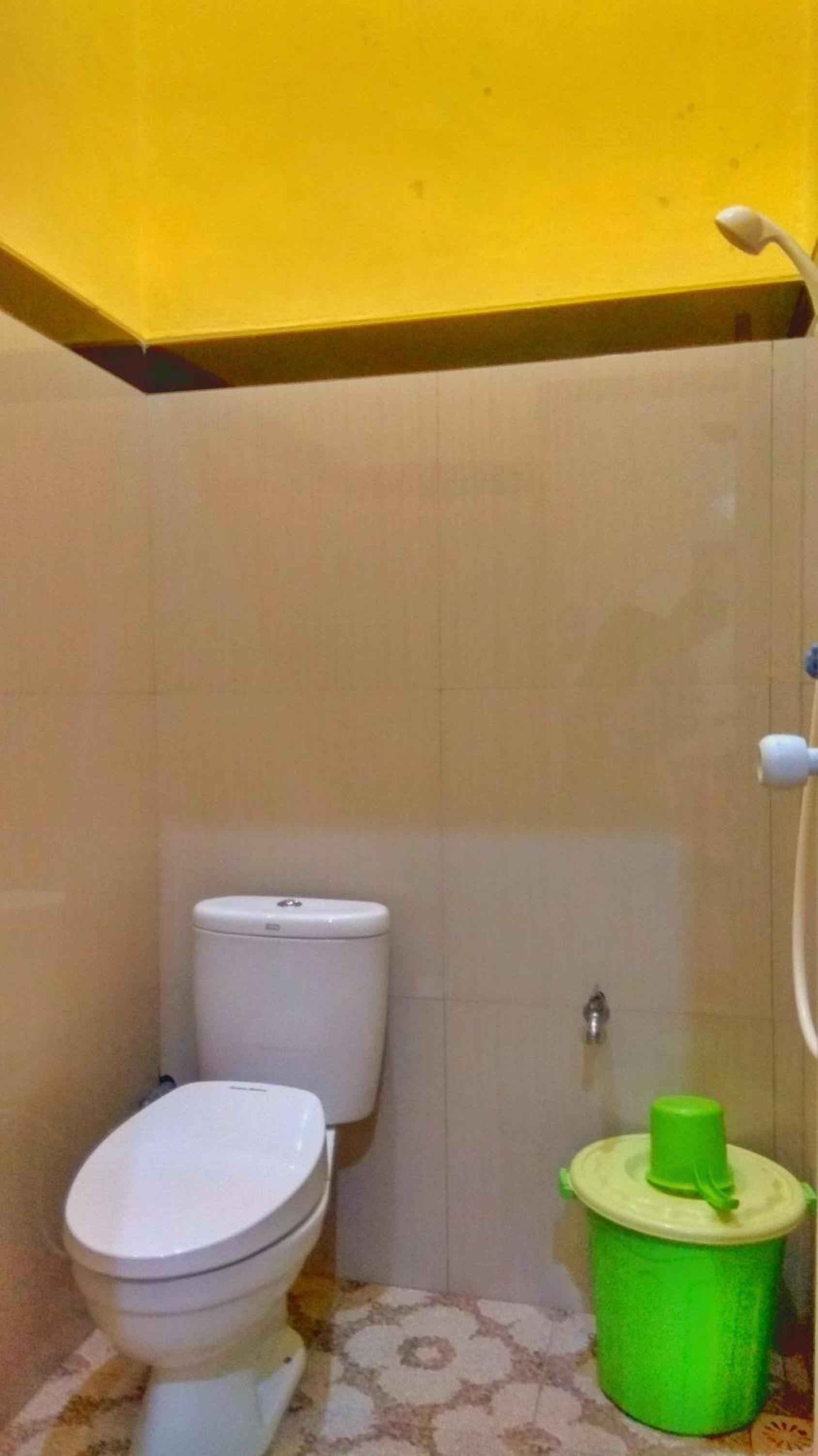 Deluxe Room (2 Adults + 1 Child) - Photo 4