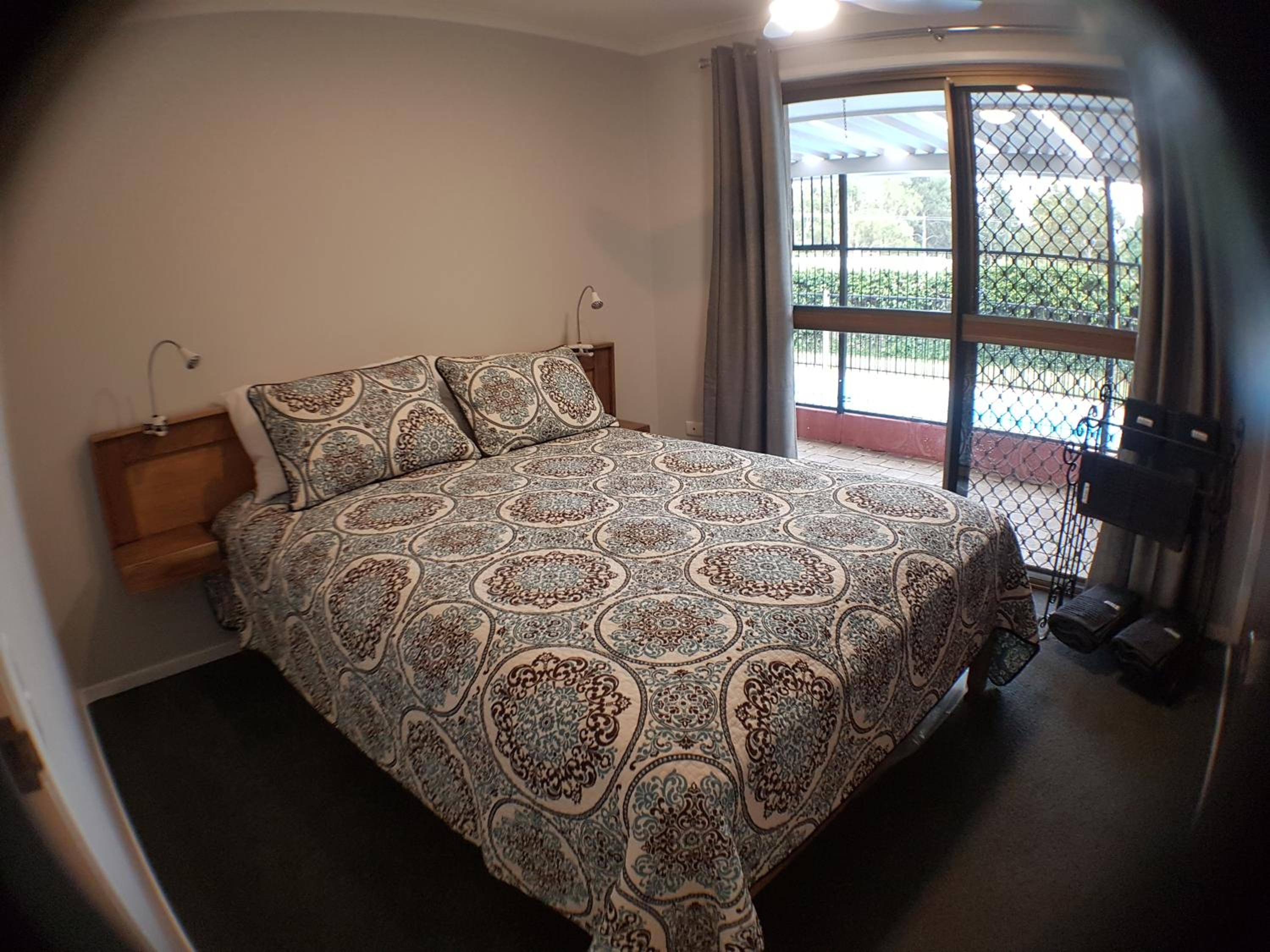 Three-Bedroom House photo 3