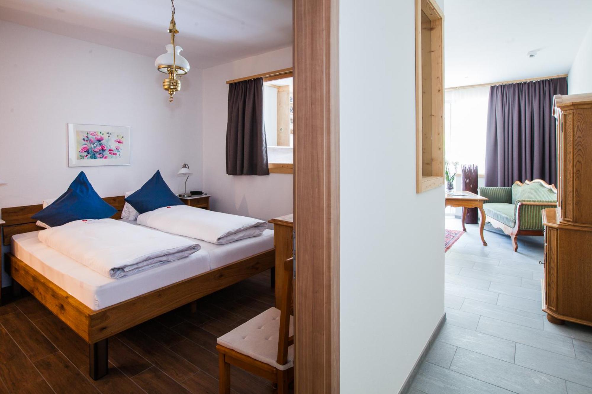 Signature Suite - Photo 14